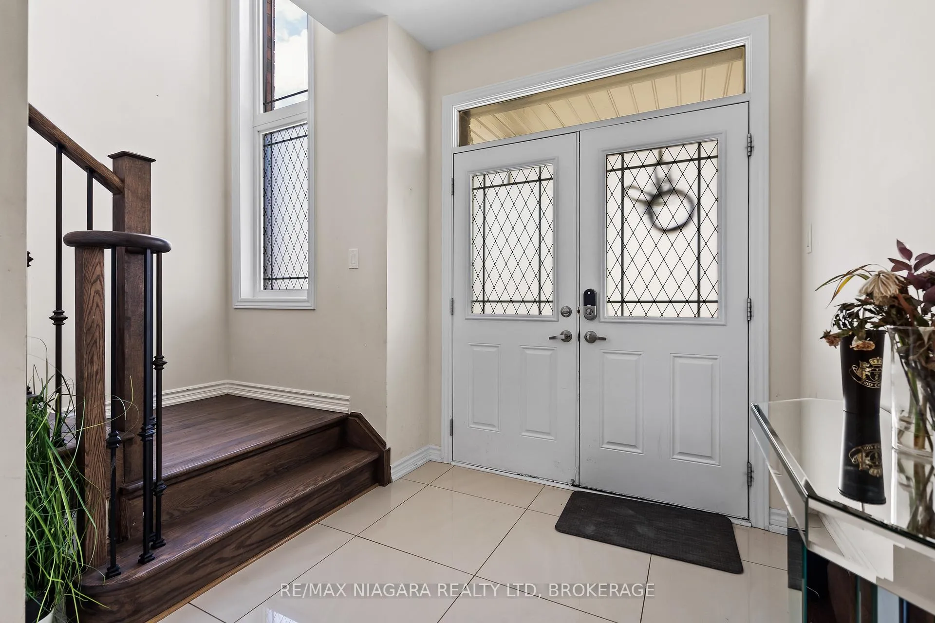 Photo 3 of 110 Explorer Way, Thorold, Rolling Meadows — HOMEH
