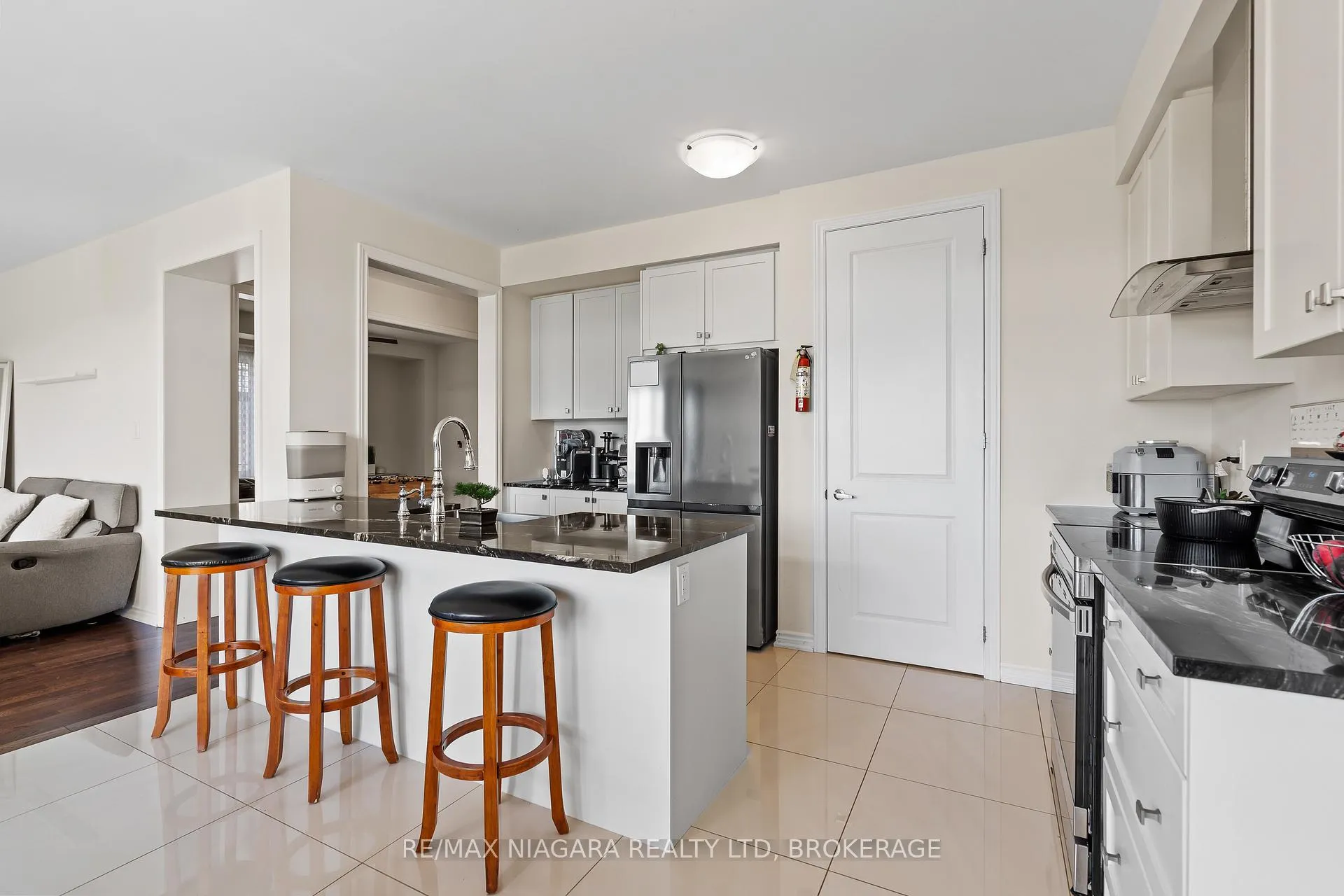 Photo 9 of 110 Explorer Way, Thorold, Rolling Meadows — HOMEH