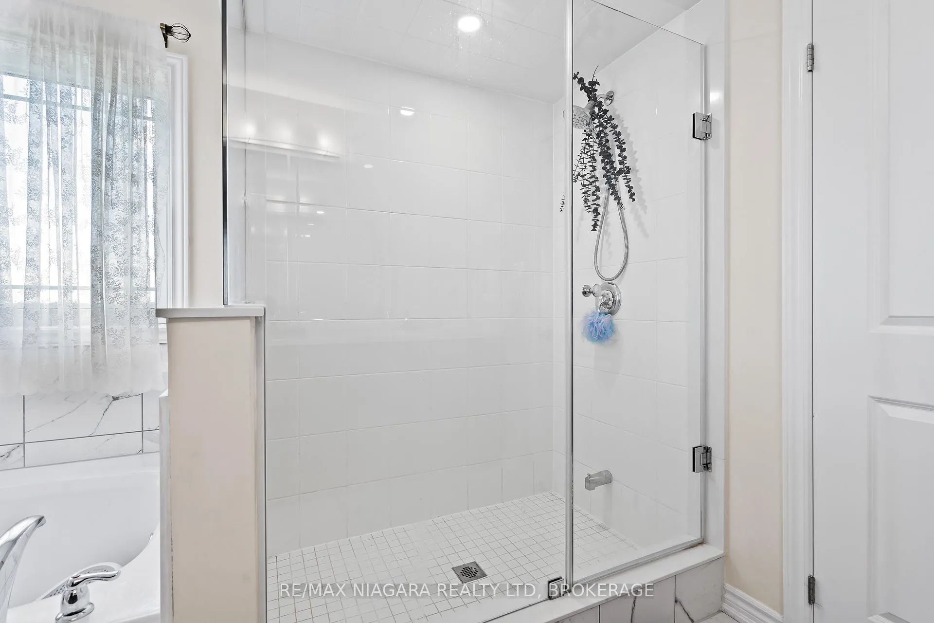 Photo 20 of 110 Explorer Way, Thorold, Rolling Meadows — HOMEH