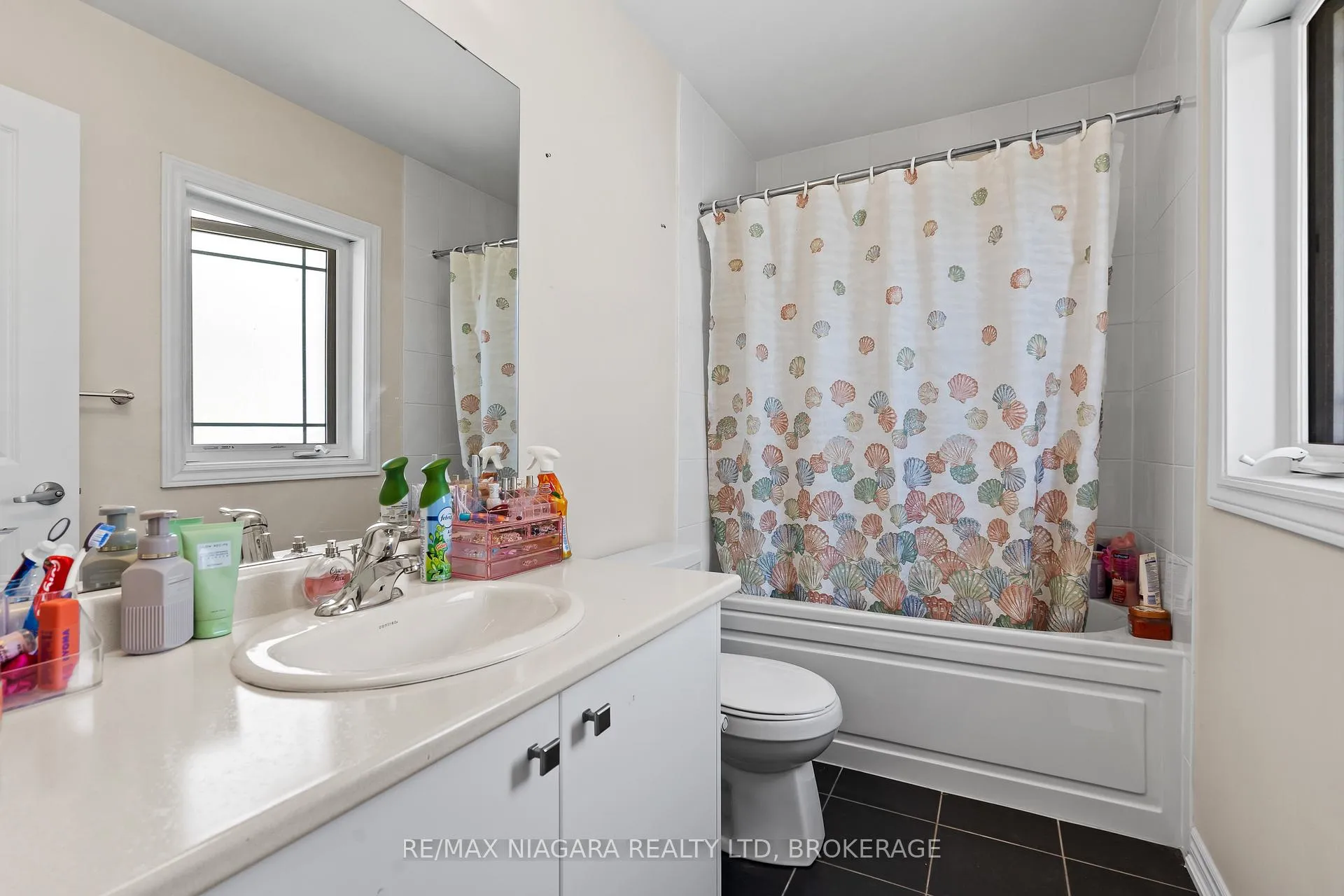 Photo 29 of 110 Explorer Way, Thorold, Rolling Meadows — HOMEH