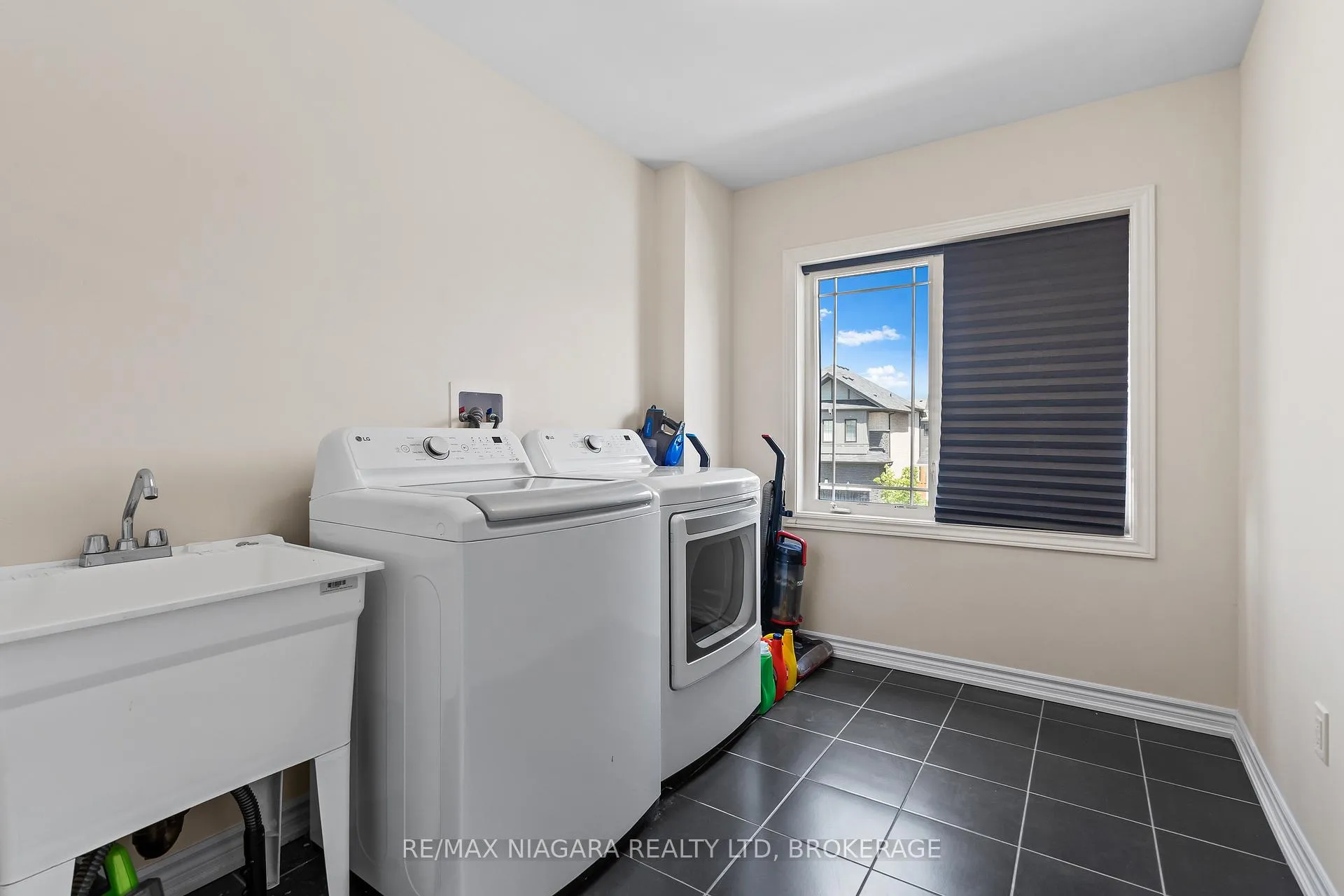 Photo 30 of 110 Explorer Way, Thorold, Rolling Meadows — HOMEH