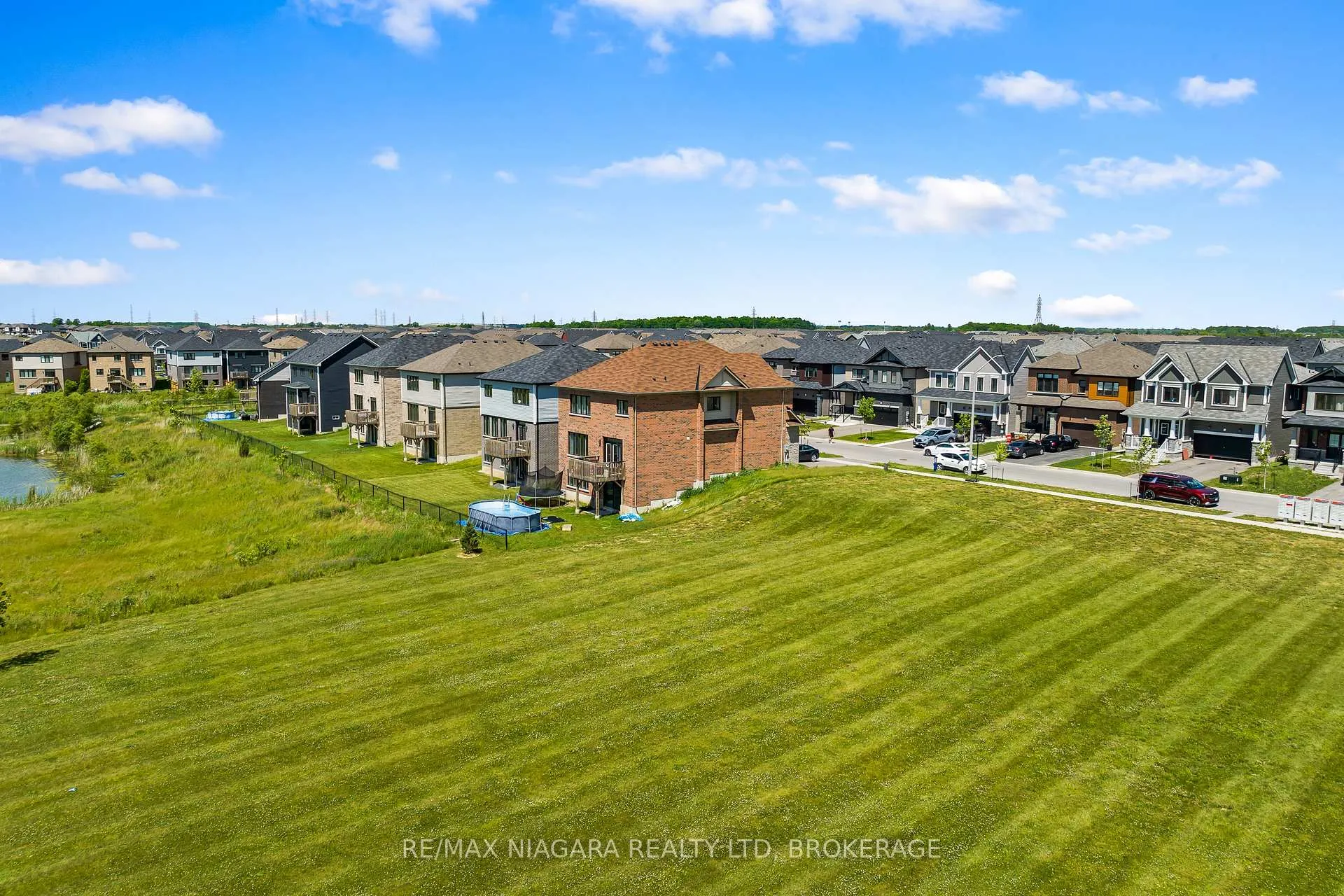 Photo 41 of 110 Explorer Way, Thorold, Rolling Meadows — HOMEH