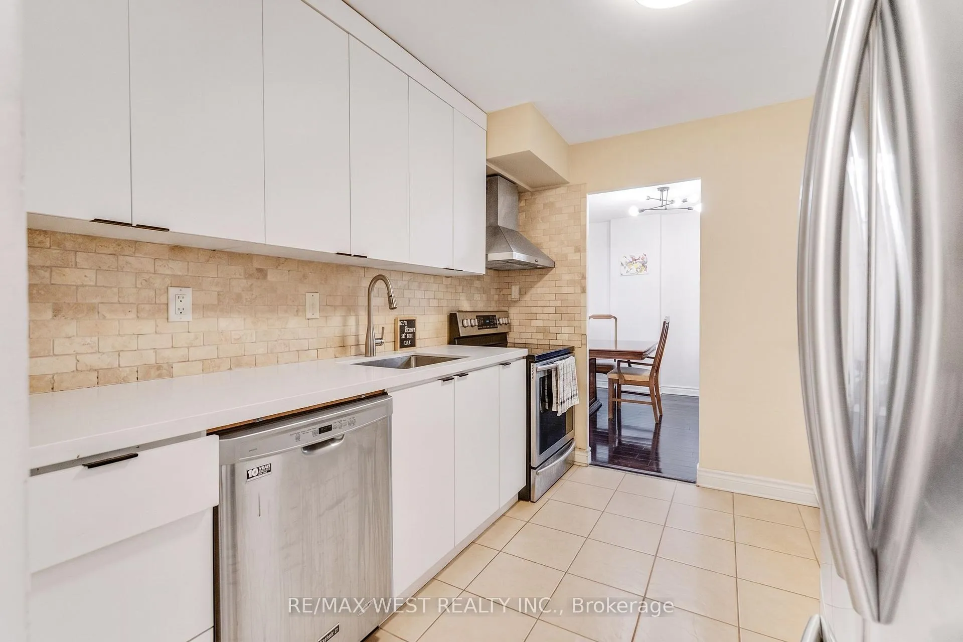 Photo 4 of Unit 603, 11 Neilson Drive, Etobicoke, Markland Wood — HOMEH