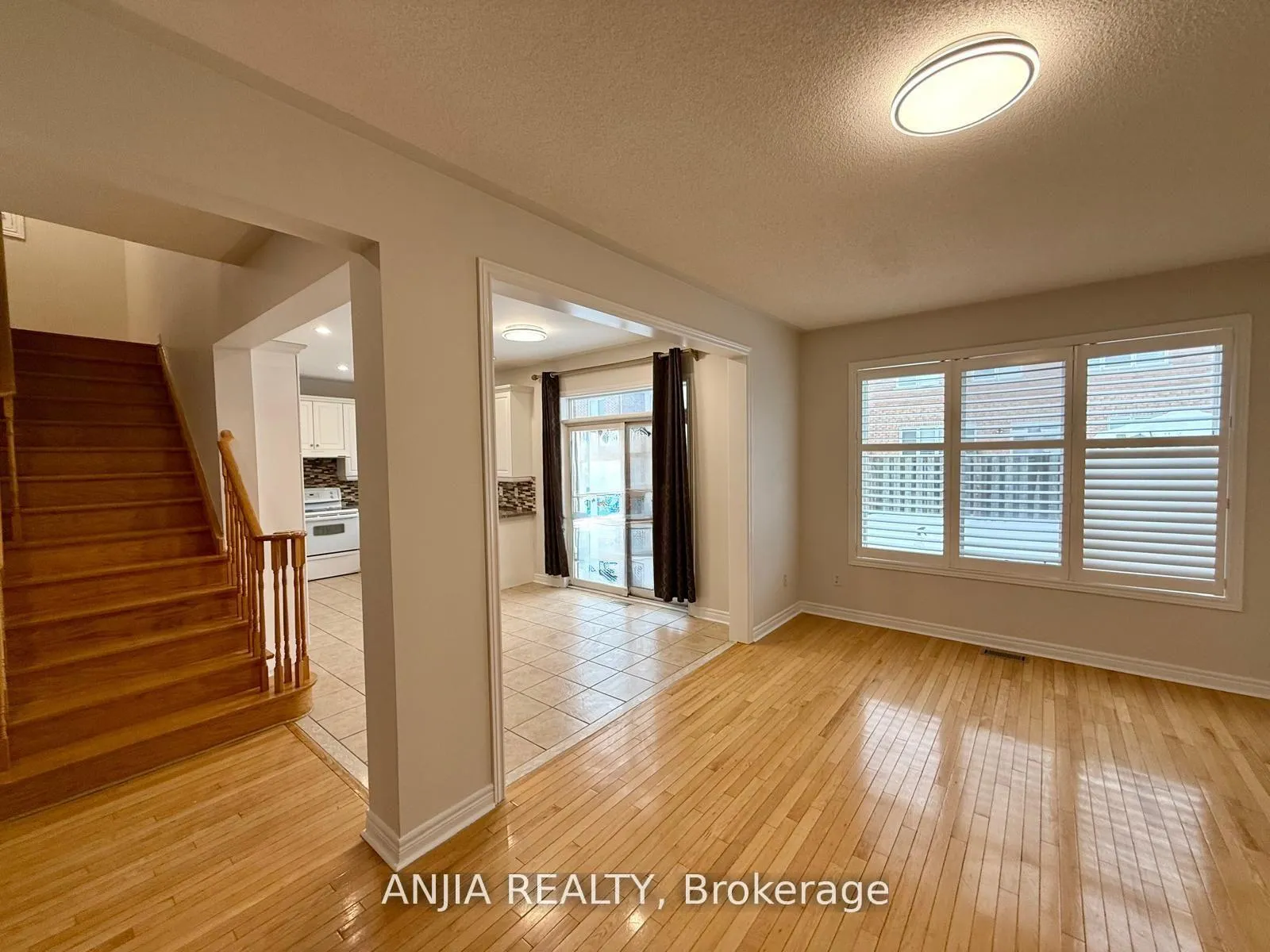 Photo 4 of 17 Ambercroft Street, Markham, Greensborough — HOMEH