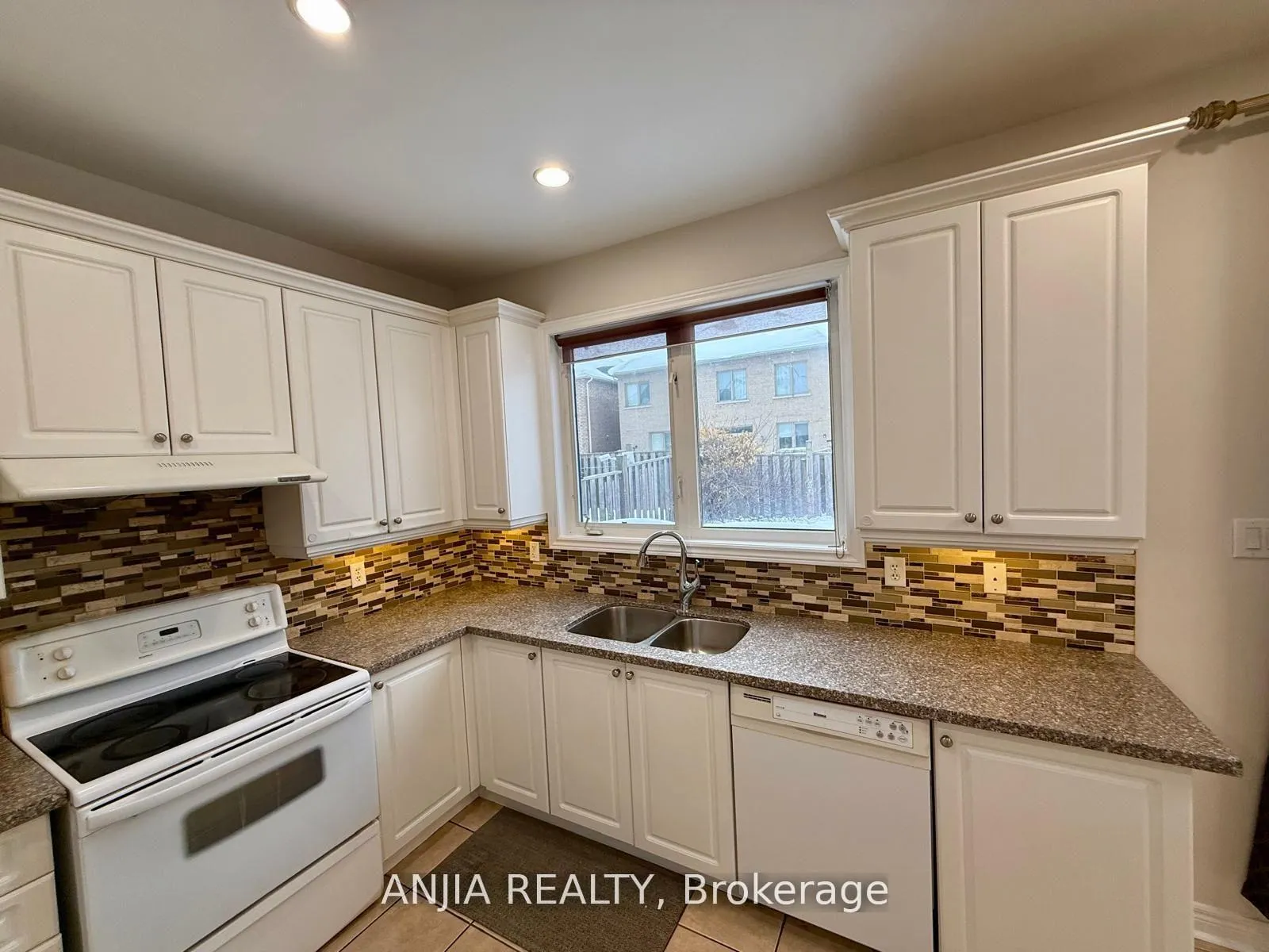 Photo 5 of 17 Ambercroft Street, Markham, Greensborough — HOMEH