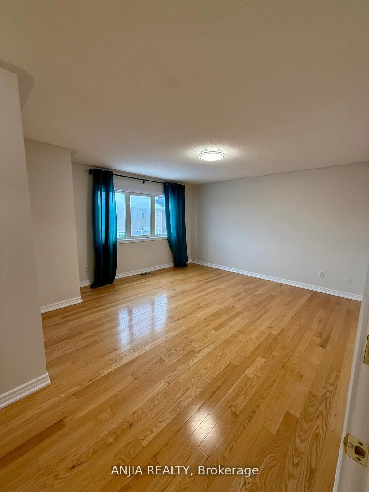Photo 12 of 17 Ambercroft Street, Markham, Greensborough — HOMEH