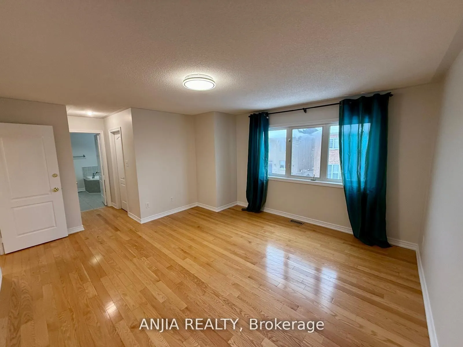 Photo 13 of 17 Ambercroft Street, Markham, Greensborough — HOMEH