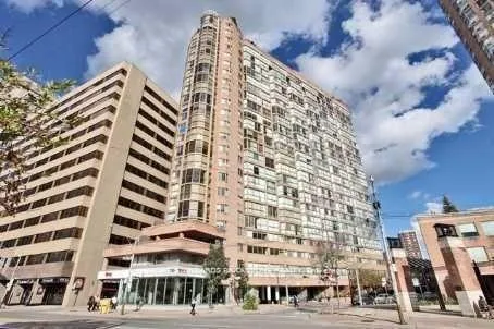 Front of Unit 809, 1055 Bay Street