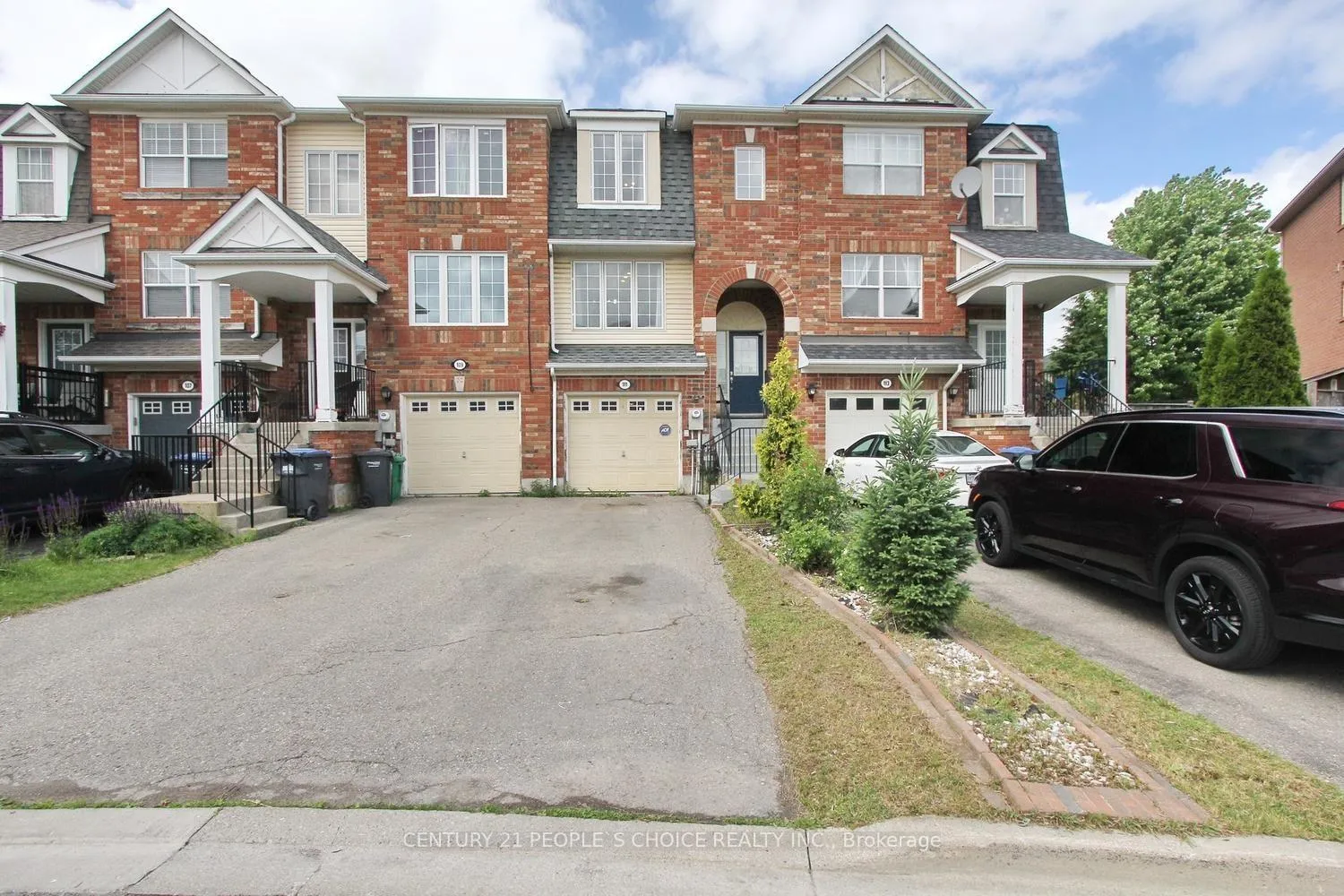 Photo 1 of 111 Dunlop Court, Brampton, Fletcher's Meadow — HOMEH