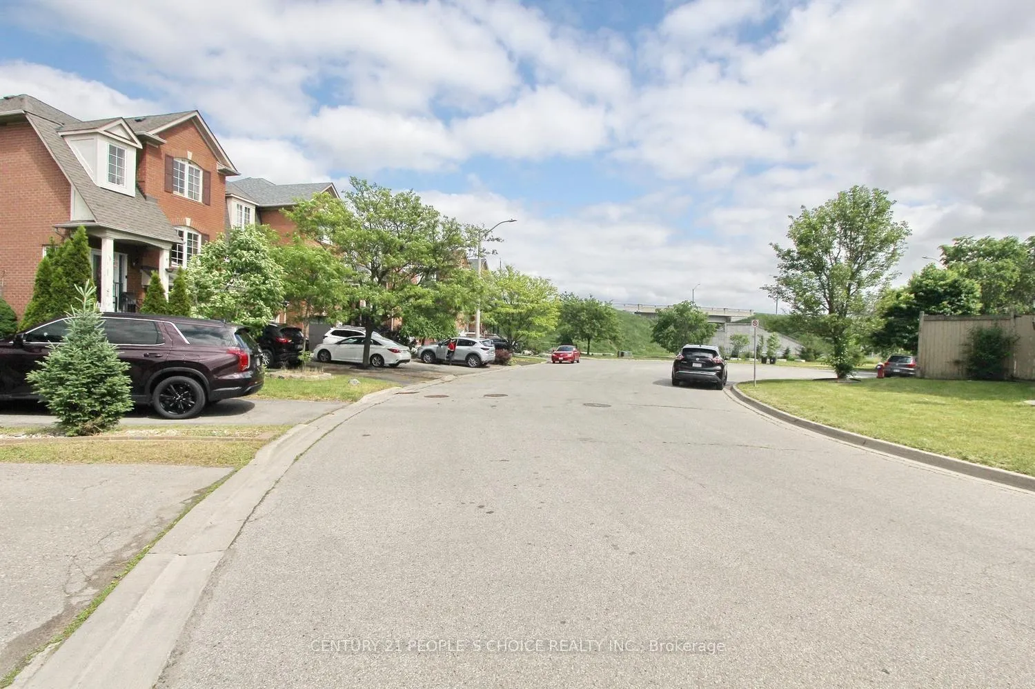 Photo 27 of 111 Dunlop Court, Brampton, Fletcher's Meadow — HOMEH