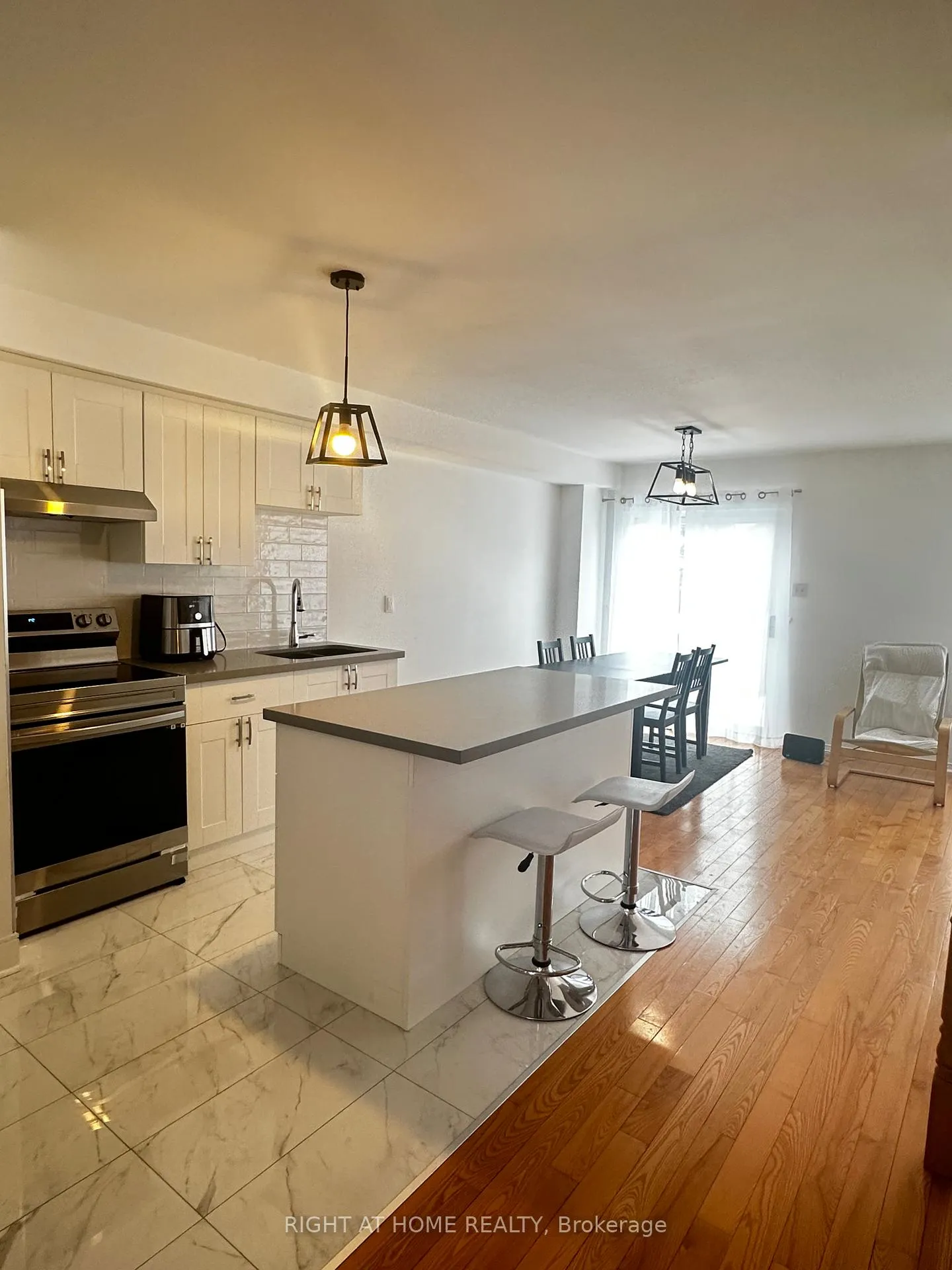 Photo 7 of 54 Henderson Crescent, New Tecumseth, Alliston — HOMEH