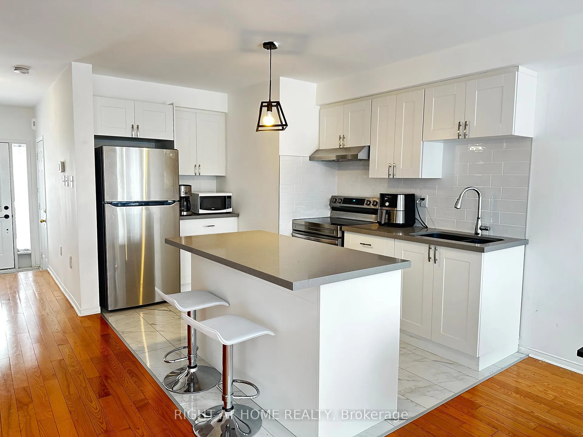Photo 8 of 54 Henderson Crescent, New Tecumseth, Alliston — HOMEH