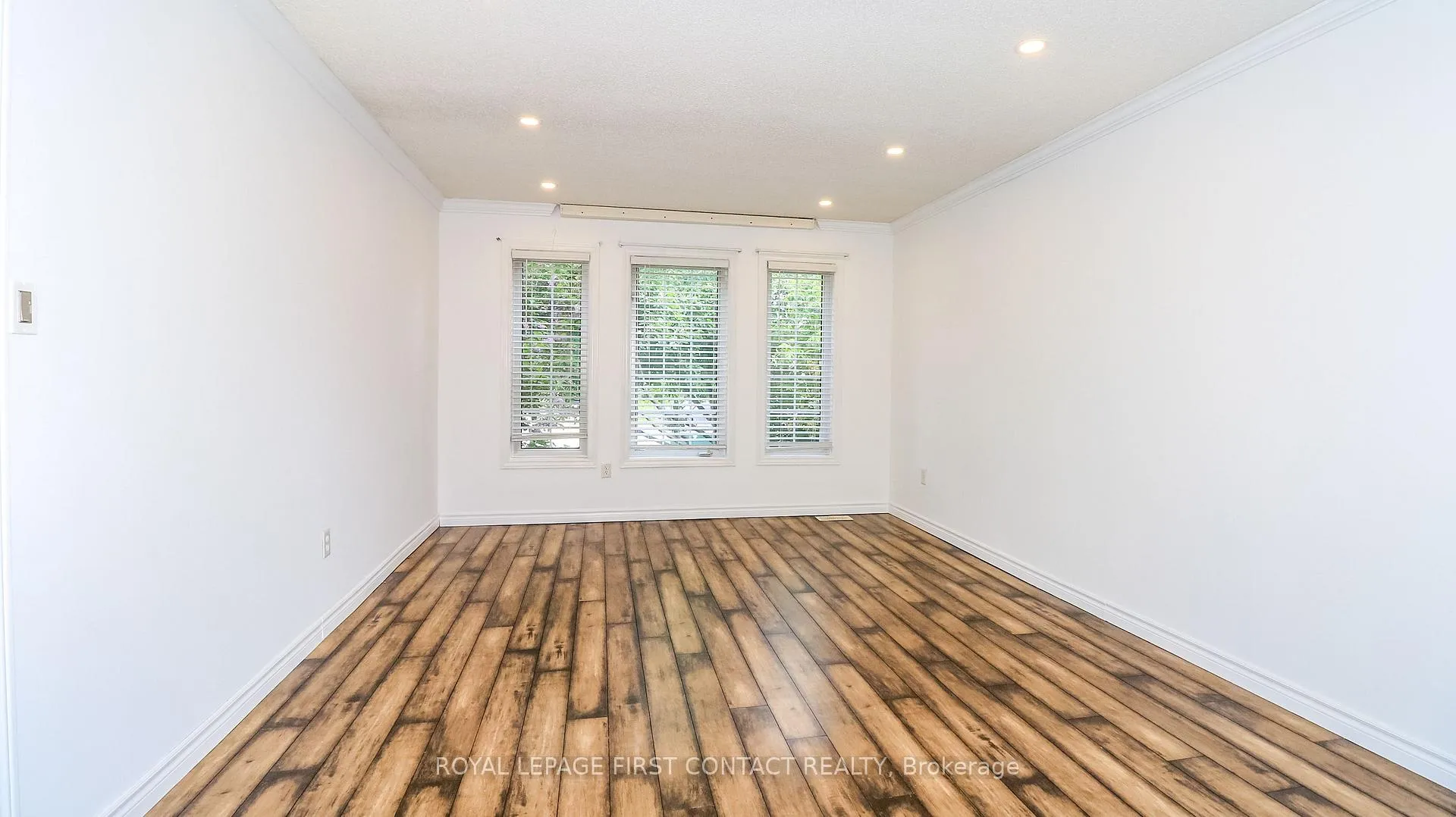 Photo 10 of 165 Sproule Drive, Barrie, Edgehill Drive — HOMEH
