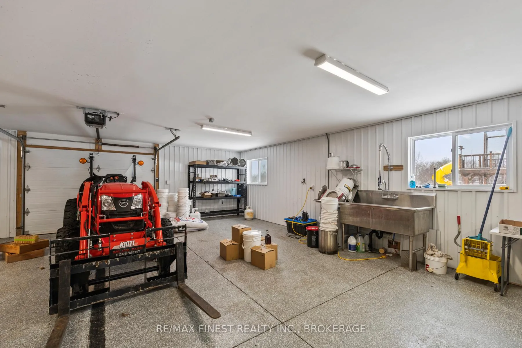 Photo 36 of 923 Maple Road, Loyalist, Lennox and Addington - South — HOMEH