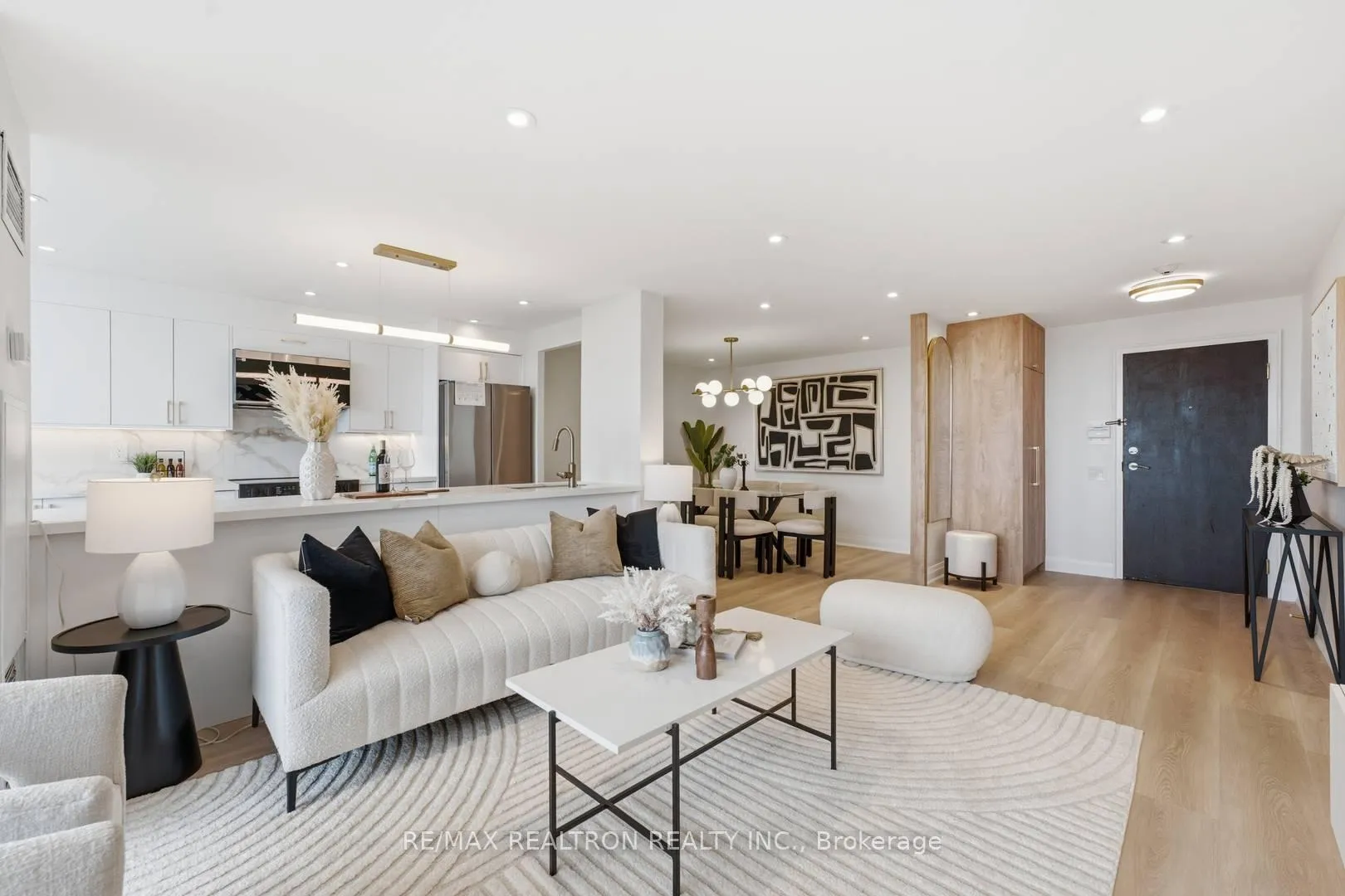 Front of Unit 805, 110 Promenade Circle E