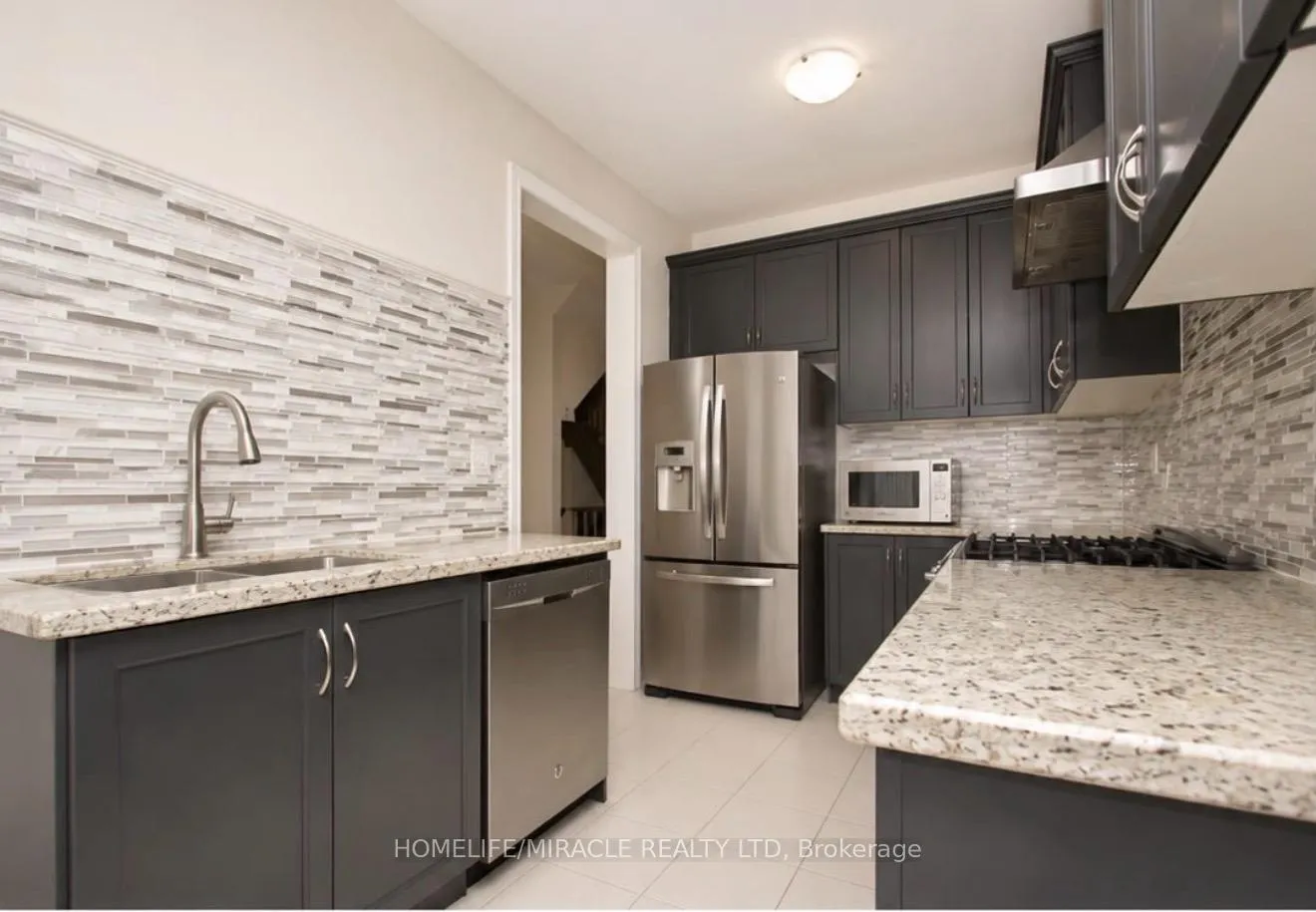 Photo 3 of 16 Ebury Drive, Brampton, Credit Valley — HOMEH