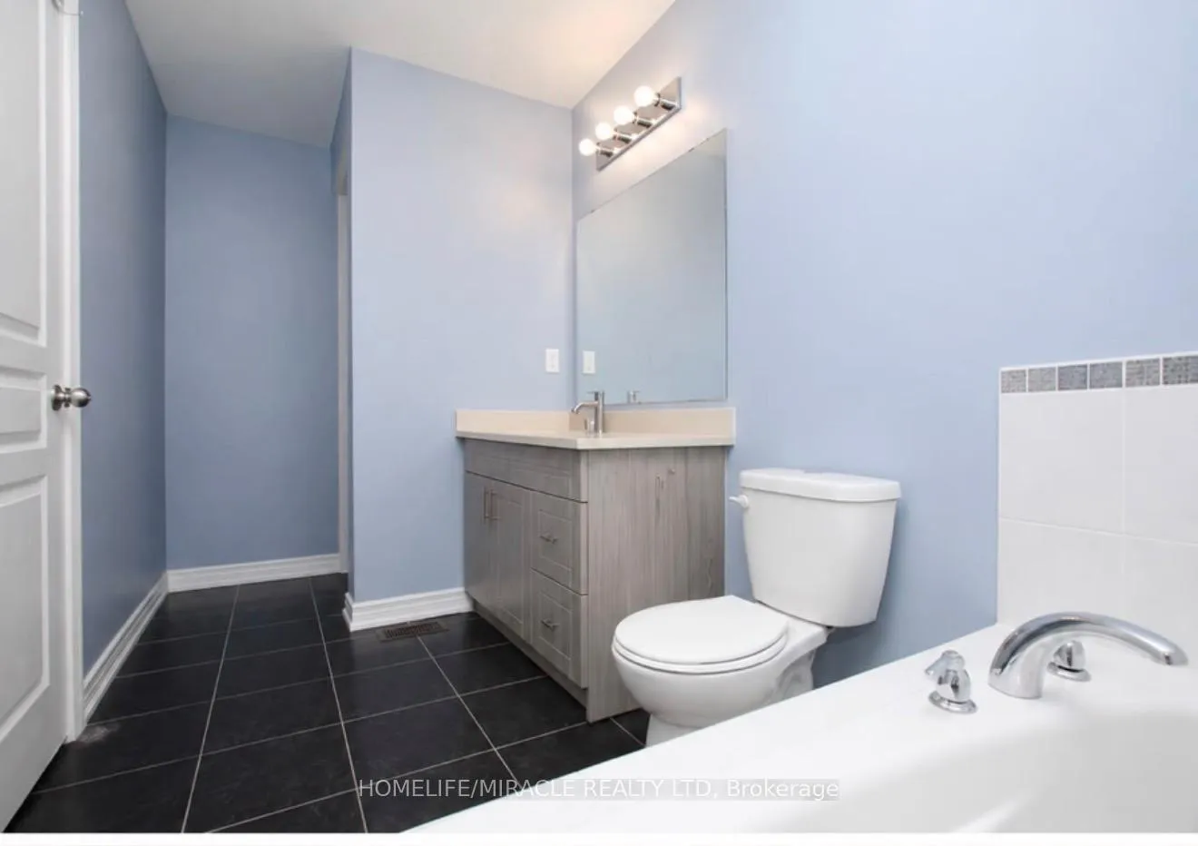 Photo 4 of 16 Ebury Drive, Brampton, Credit Valley — HOMEH