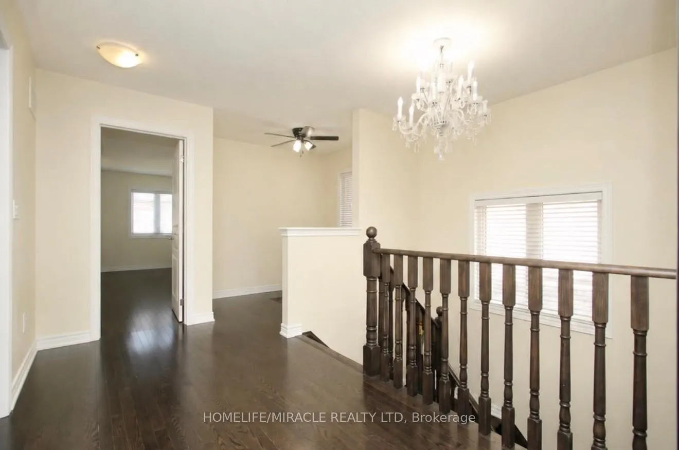 Photo 6 of 16 Ebury Drive, Brampton, Credit Valley — HOMEH
