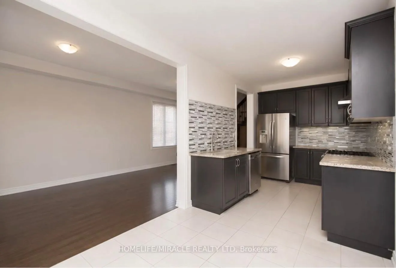 Photo 7 of 16 Ebury Drive, Brampton, Credit Valley — HOMEH