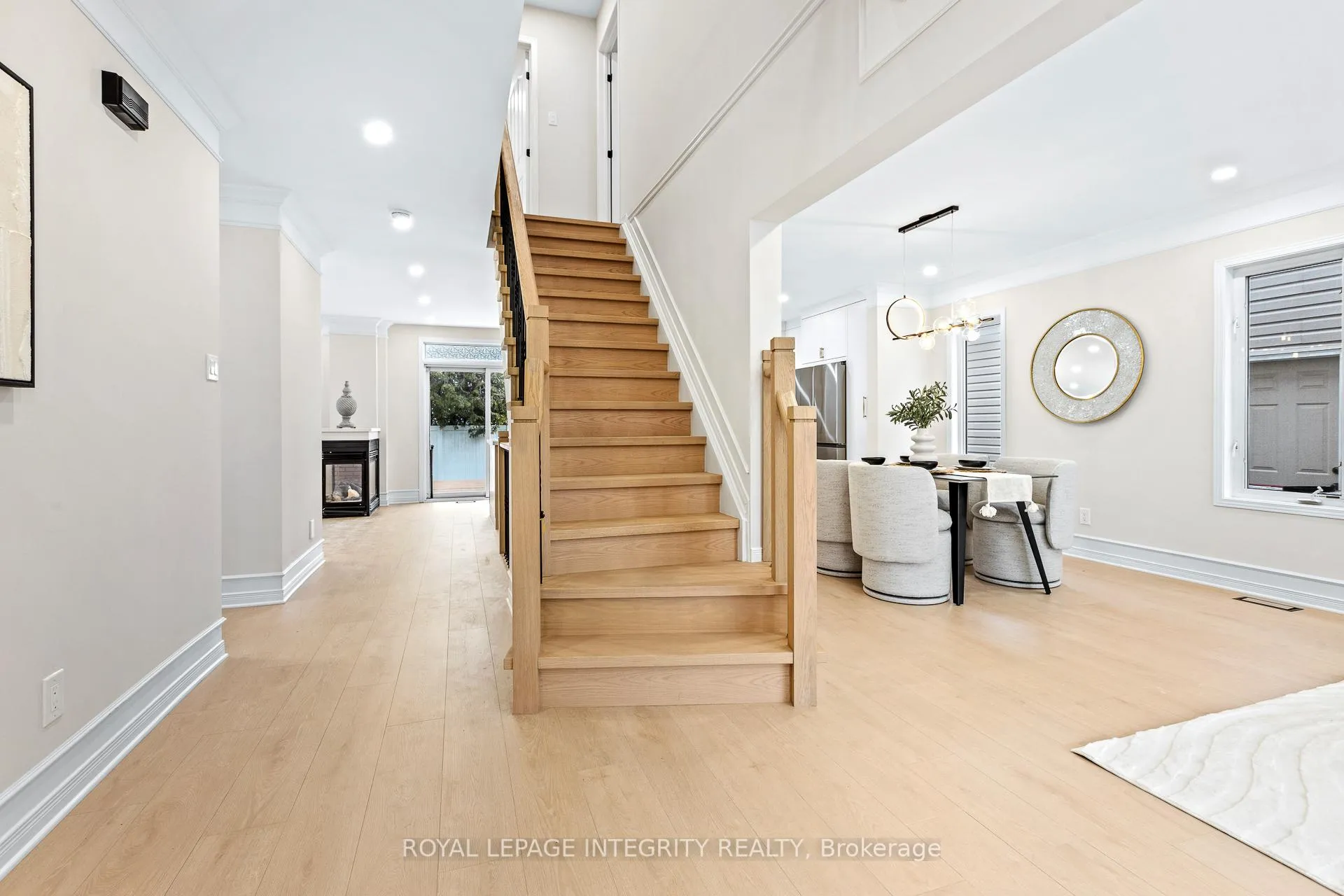 Photo 3 of 1031 Unicorn Avenue, Ottawa, Fallingbrook/Gardenway South — HOMEH