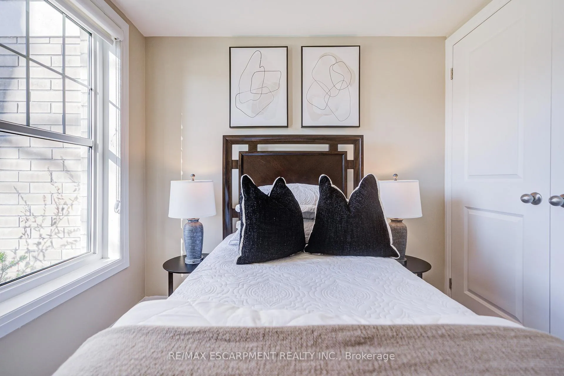 Photo 5 of 1553 Green Road, Clarington, Bowmanville — HOMEH