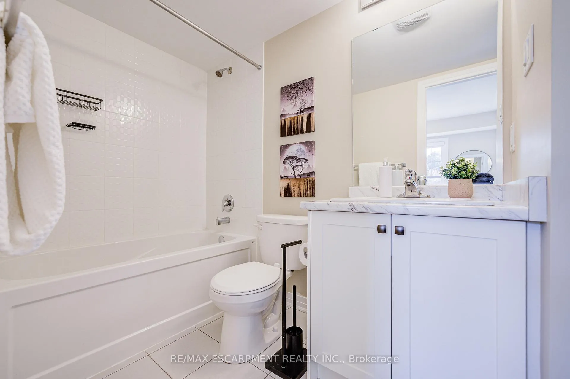 Photo 8 of 1553 Green Road, Clarington, Bowmanville — HOMEH