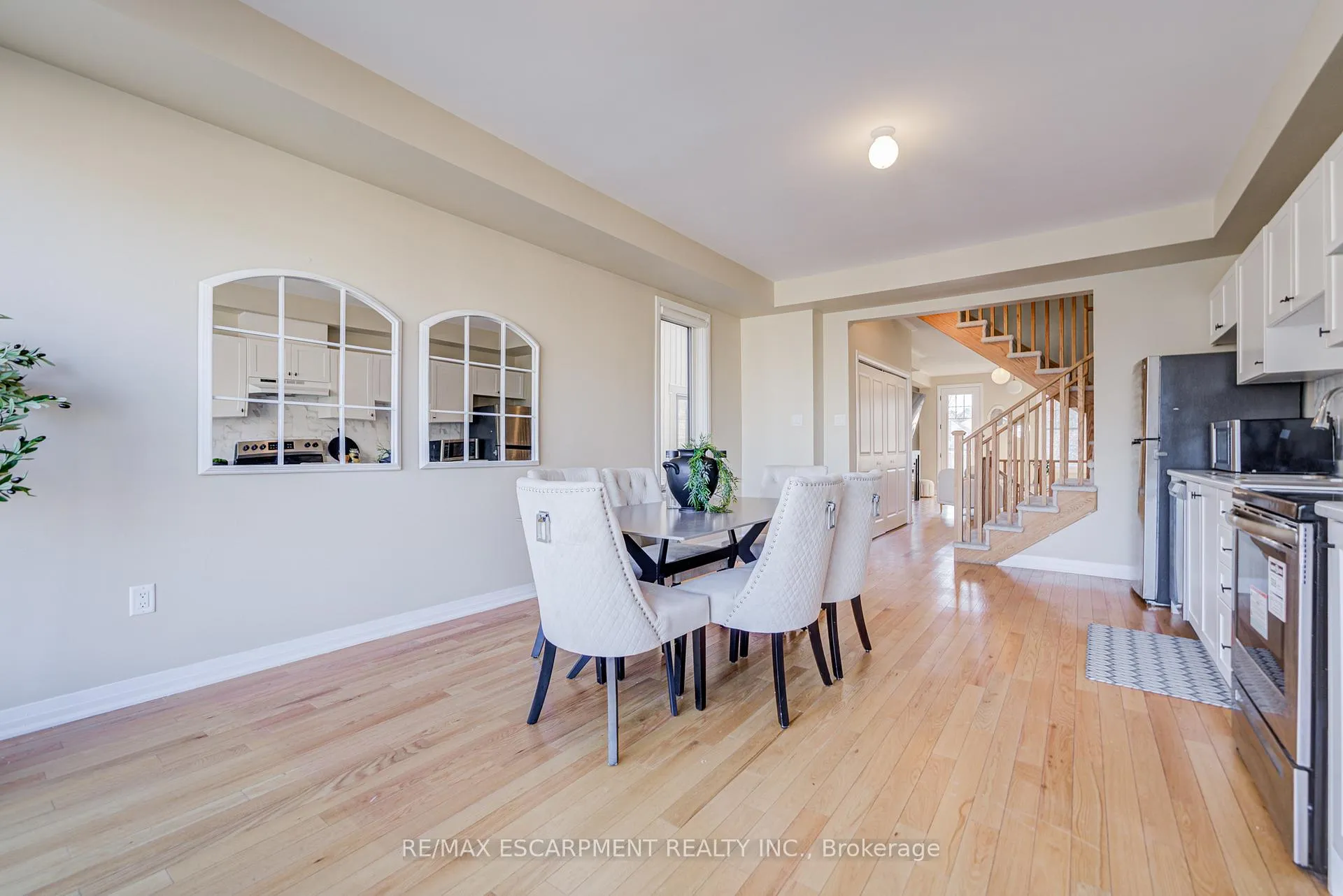 Photo 17 of 1553 Green Road, Clarington, Bowmanville — HOMEH