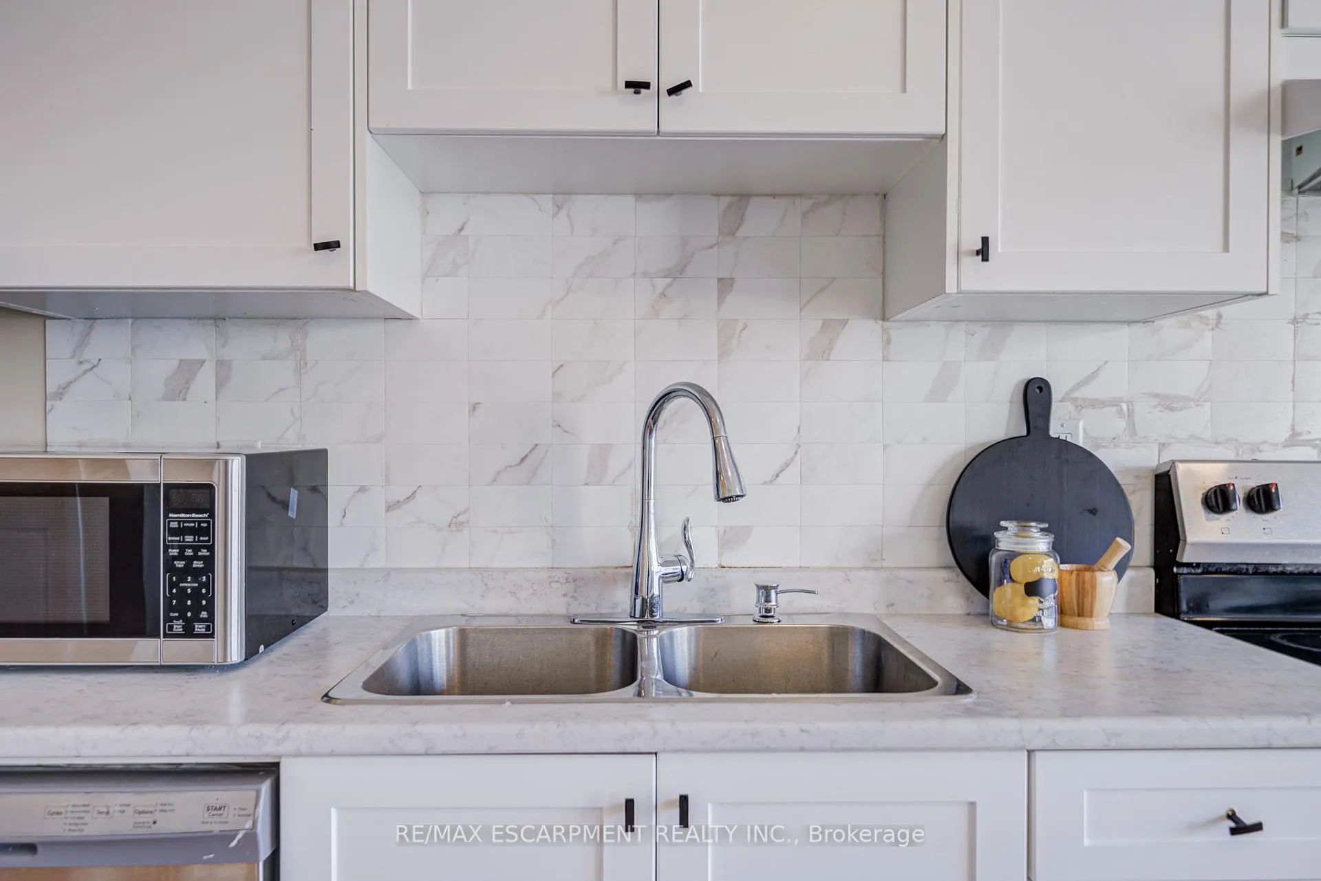 Photo 23 of 1553 Green Road, Clarington, Bowmanville — HOMEH