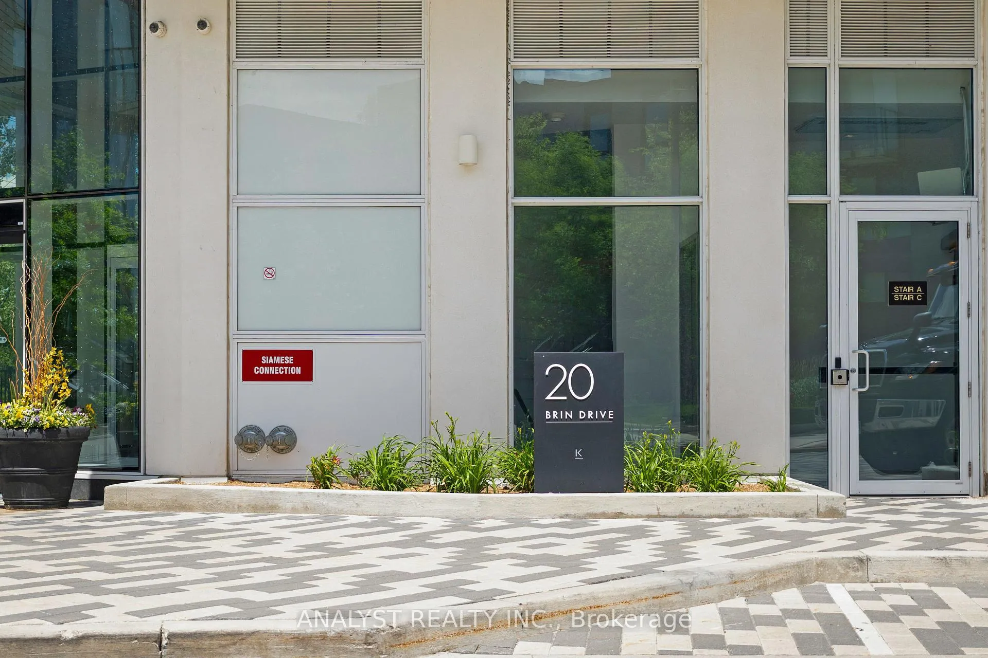 Photo 2 of Unit 103, 20 Brin Drive, Etobicoke, Edenbridge-Humber Valley — HOMEH