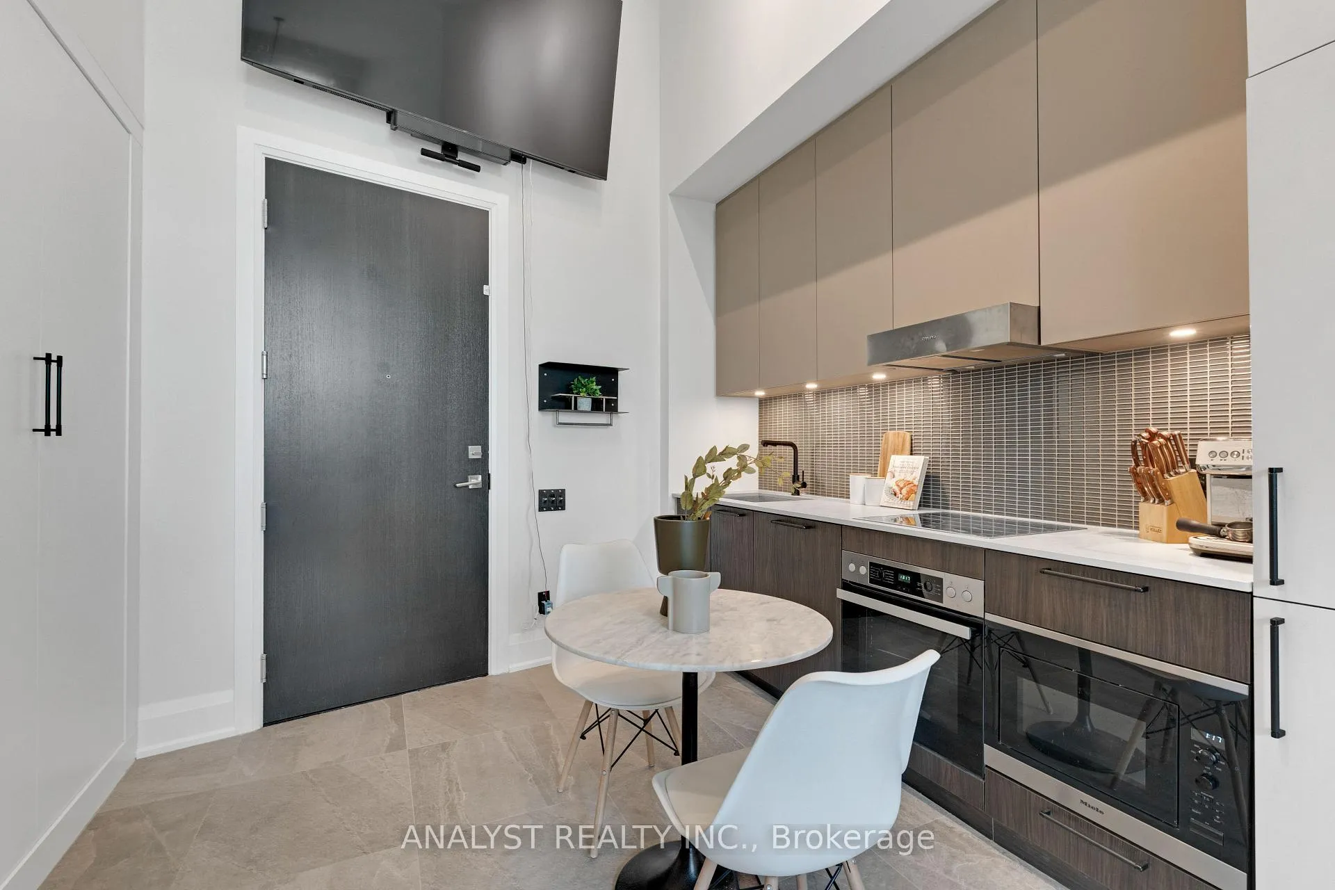 Photo 6 of Unit 103, 20 Brin Drive, Etobicoke, Edenbridge-Humber Valley — HOMEH