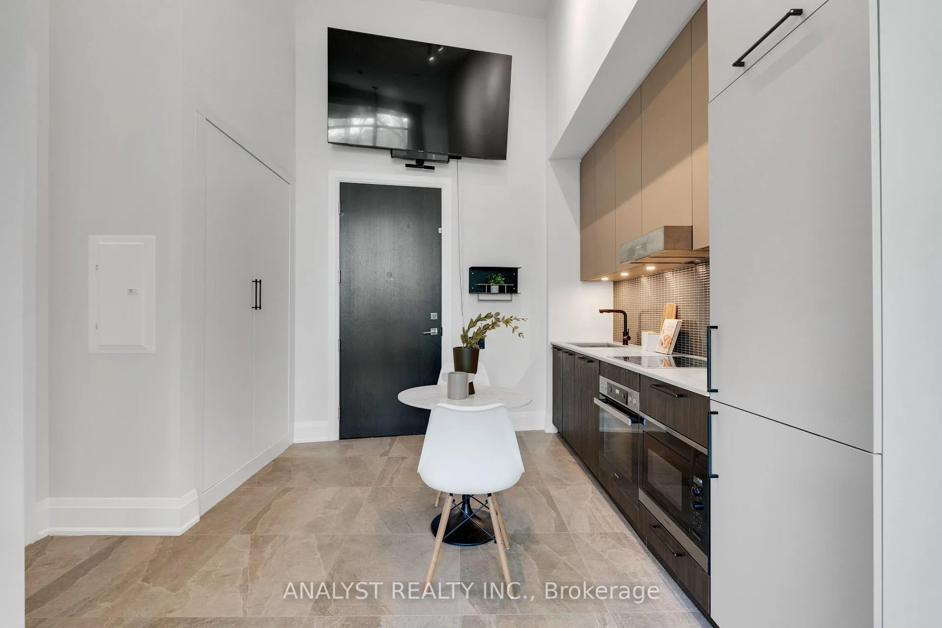 Photo 9 of Unit 103, 20 Brin Drive, Etobicoke, Edenbridge-Humber Valley — HOMEH