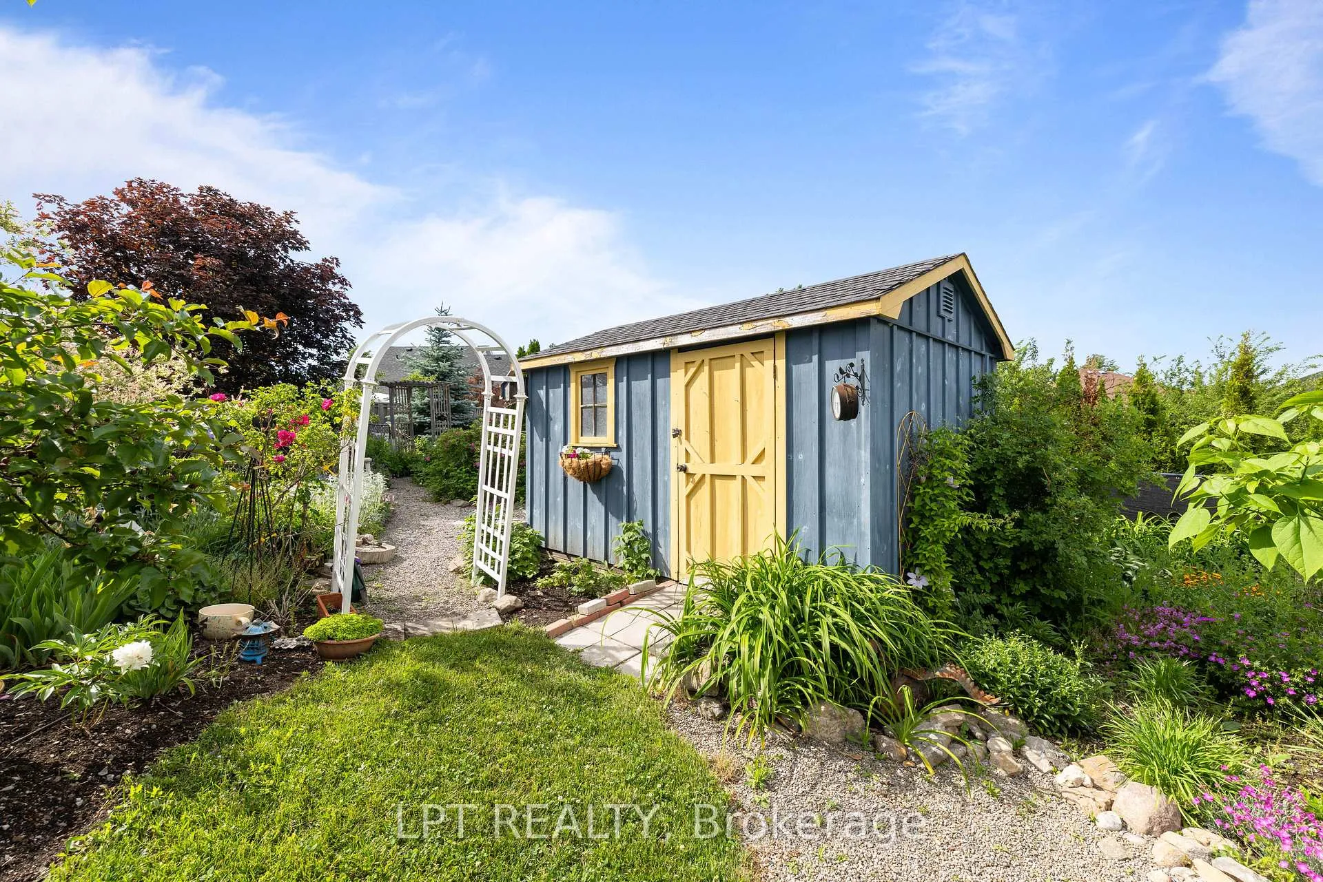 Photo 4 of 40 Gee Crescent, Kawartha Lakes, Lindsay — HOMEH
