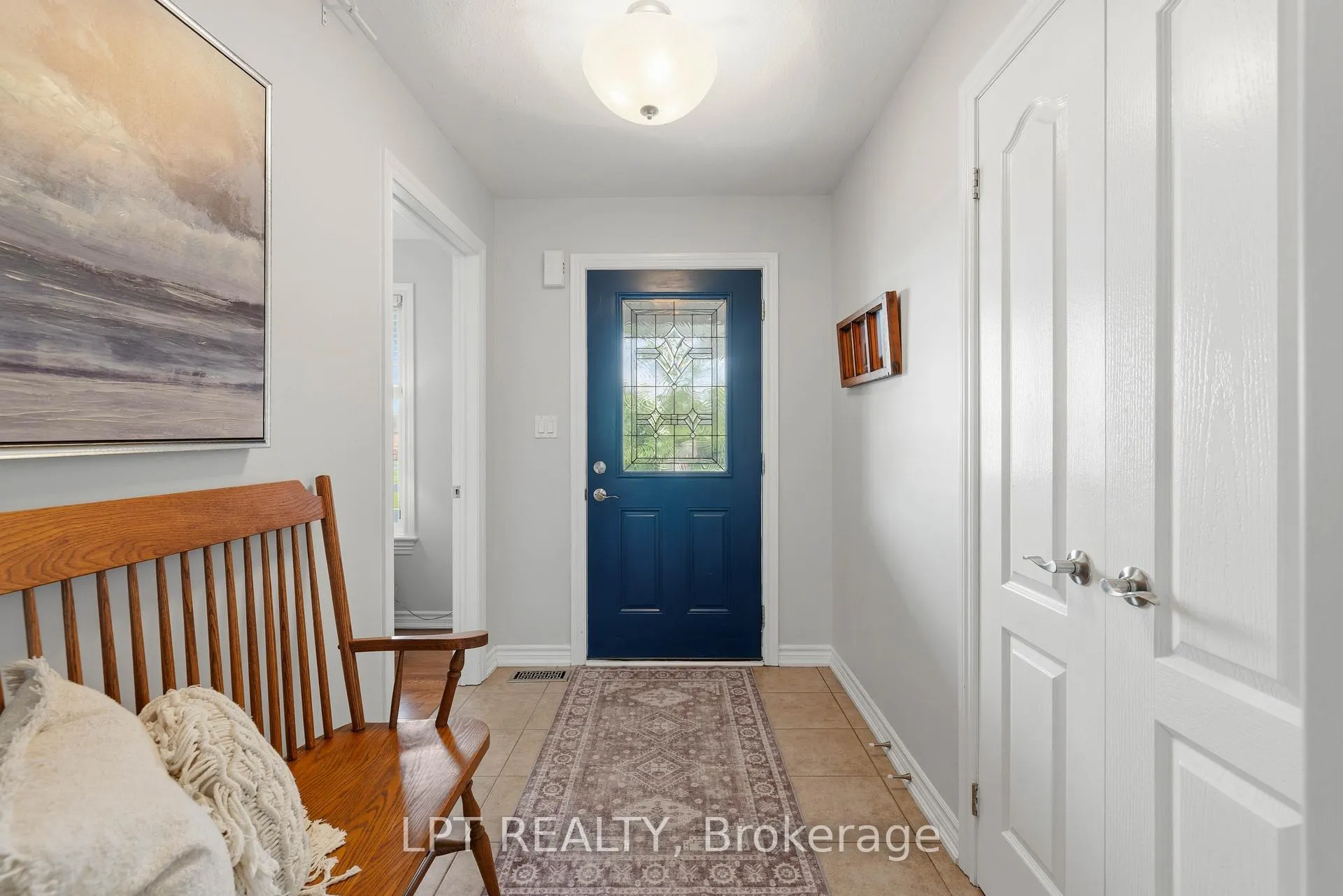 Photo 6 of 40 Gee Crescent, Kawartha Lakes, Lindsay — HOMEH