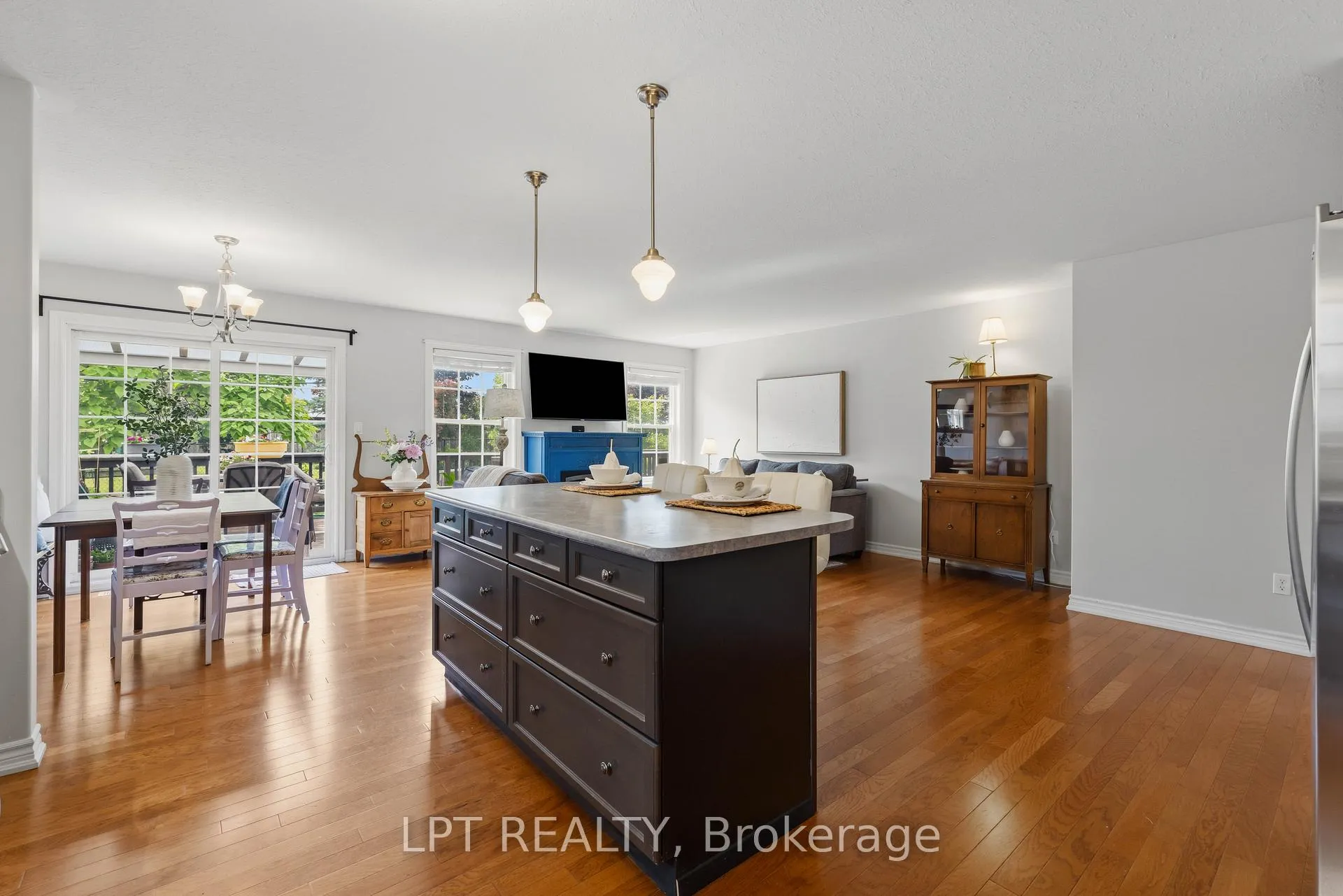 Photo 12 of 40 Gee Crescent, Kawartha Lakes, Lindsay — HOMEH