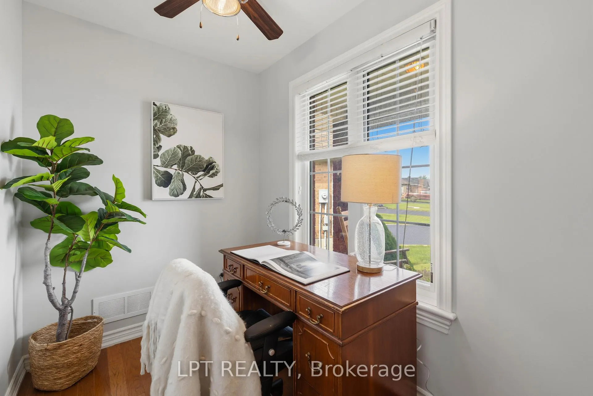 Photo 14 of 40 Gee Crescent, Kawartha Lakes, Lindsay — HOMEH