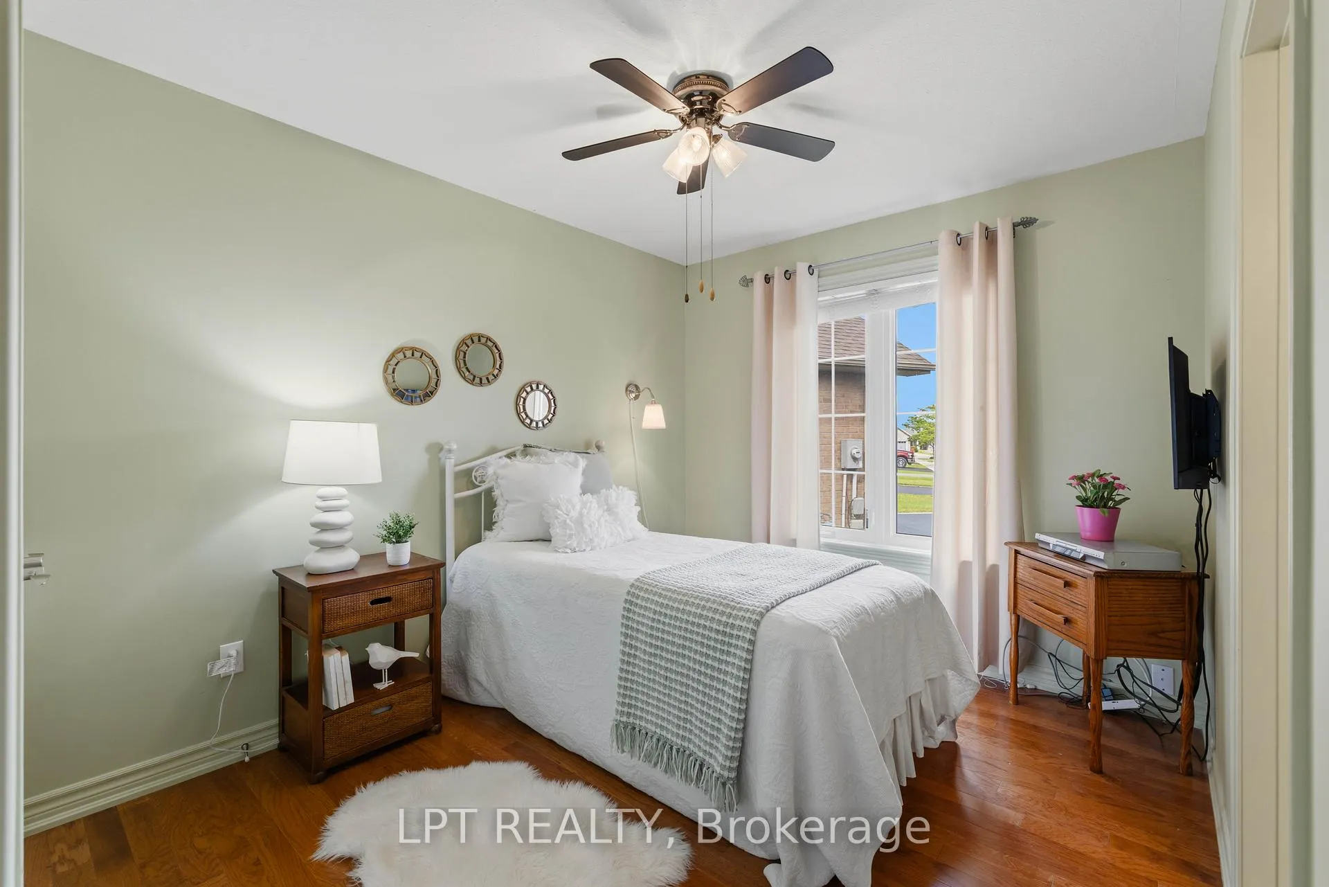 Photo 15 of 40 Gee Crescent, Kawartha Lakes, Lindsay — HOMEH
