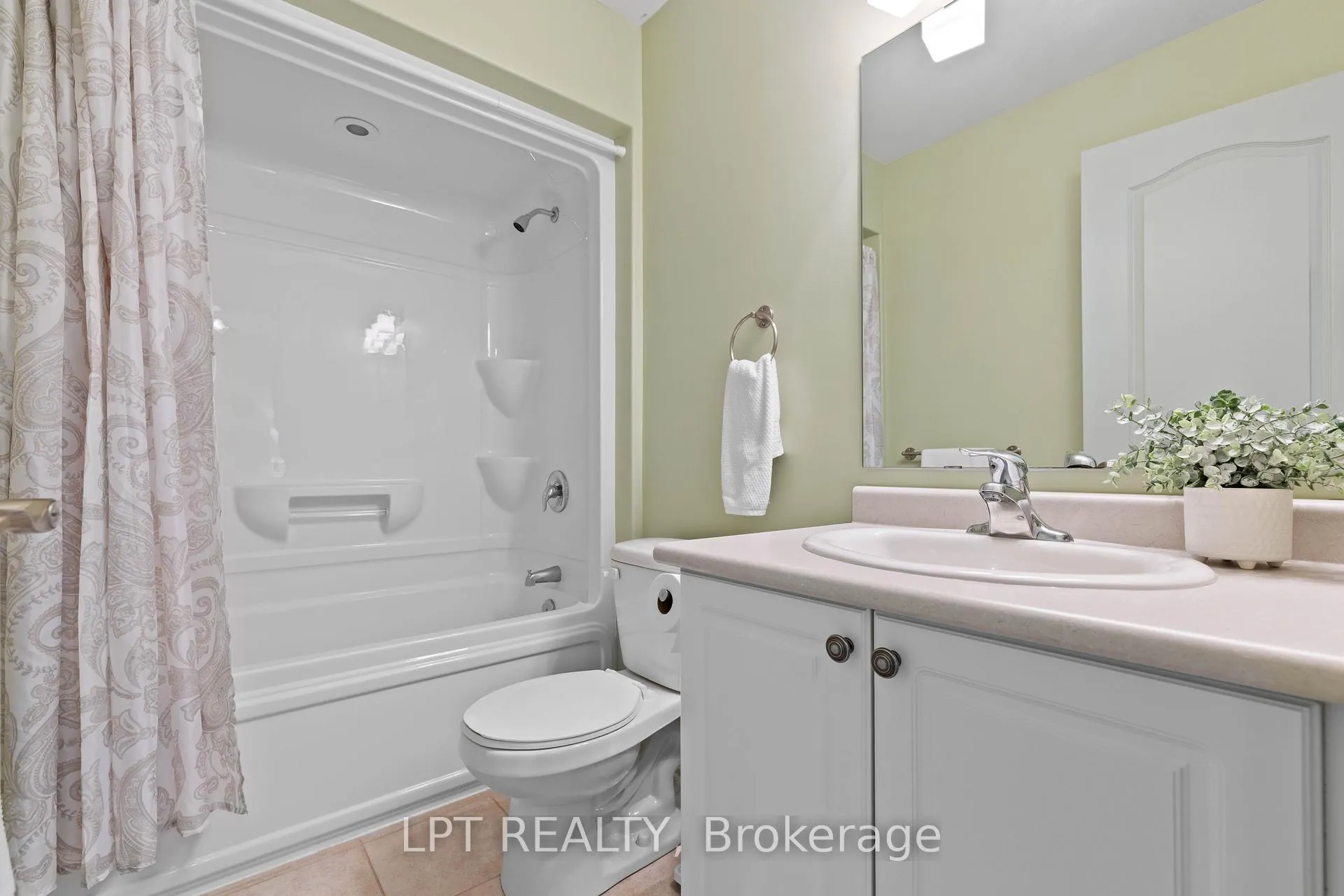 Photo 17 of 40 Gee Crescent, Kawartha Lakes, Lindsay — HOMEH