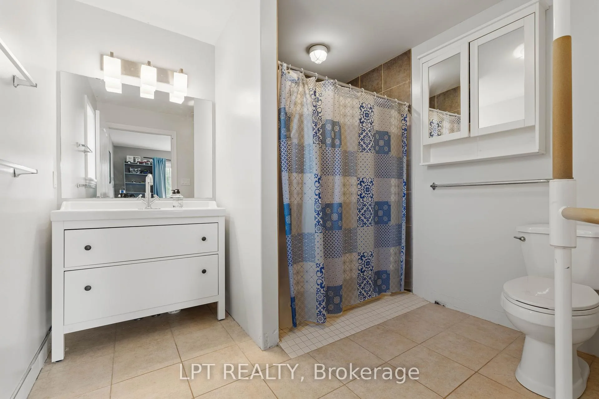 Photo 20 of 40 Gee Crescent, Kawartha Lakes, Lindsay — HOMEH