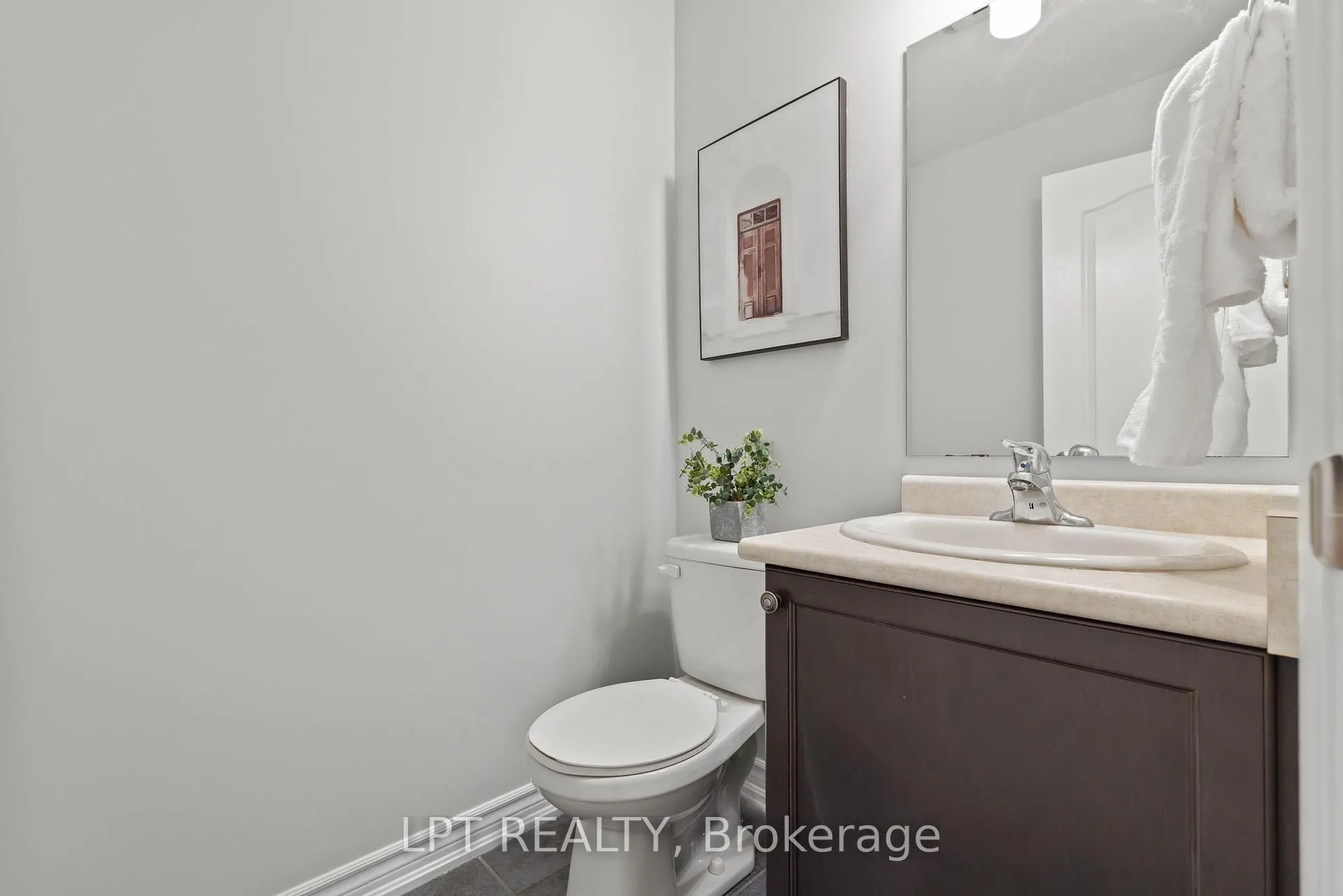 Photo 21 of 40 Gee Crescent, Kawartha Lakes, Lindsay — HOMEH