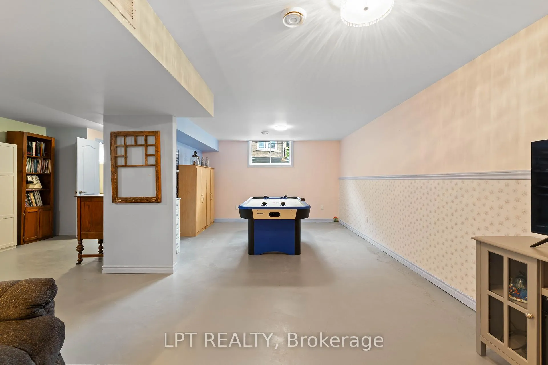 Photo 25 of 40 Gee Crescent, Kawartha Lakes, Lindsay — HOMEH