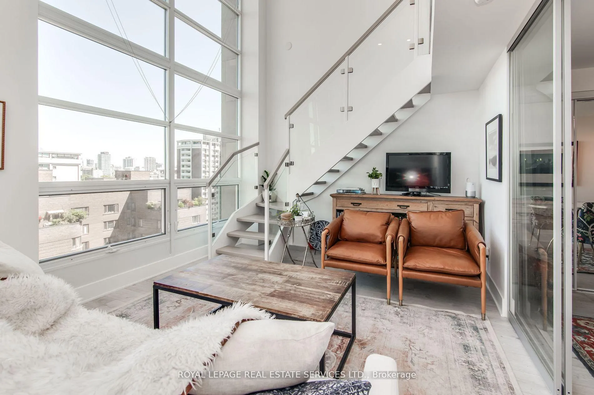 Photo 2 of Unit 906, 111 St Clair Avenue W, Toronto, Yonge-St. Clair — HOMEH