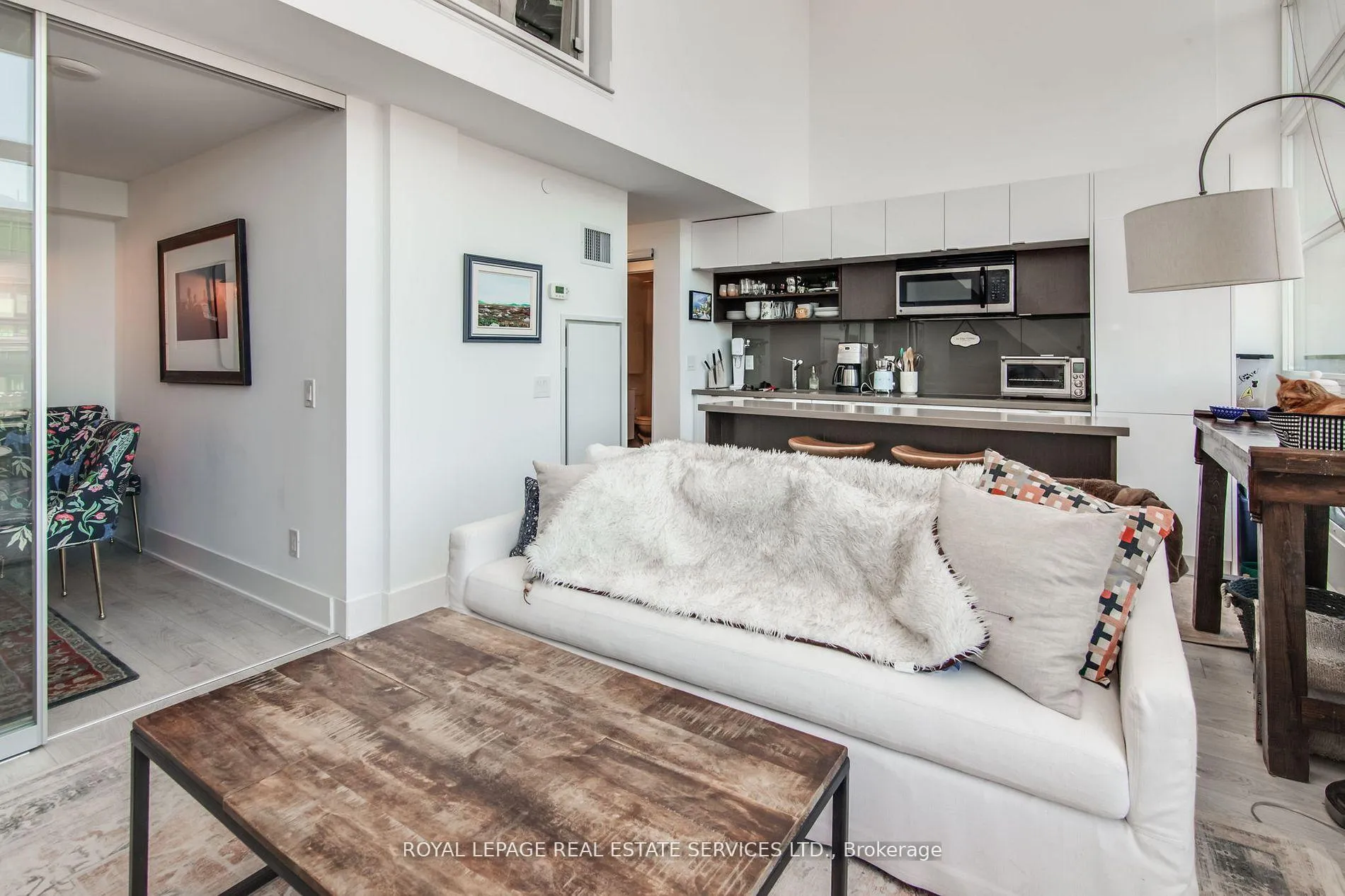 Photo 5 of Unit 906, 111 St Clair Avenue W, Toronto, Yonge-St. Clair — HOMEH