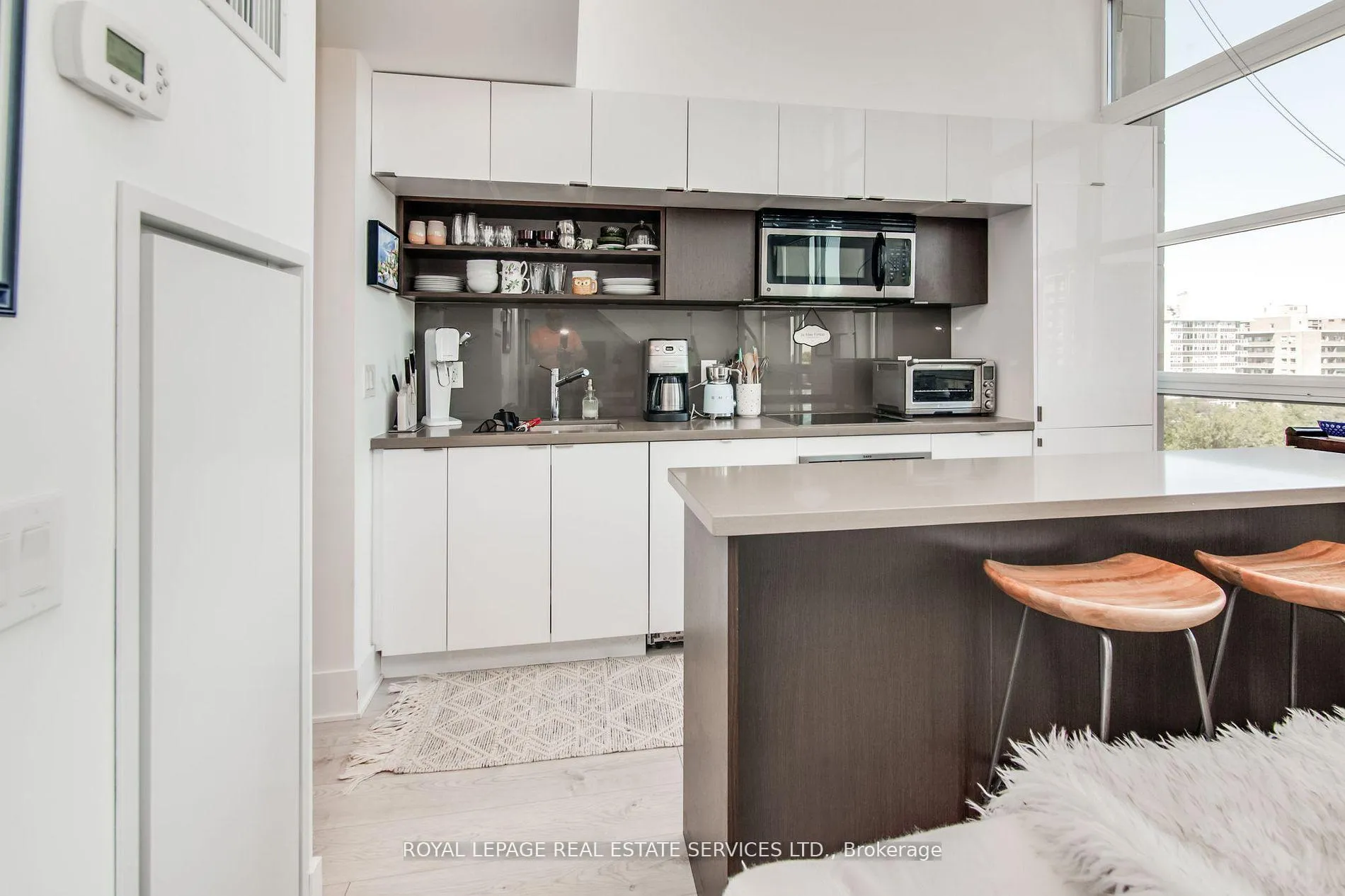 Photo 6 of Unit 906, 111 St Clair Avenue W, Toronto, Yonge-St. Clair — HOMEH