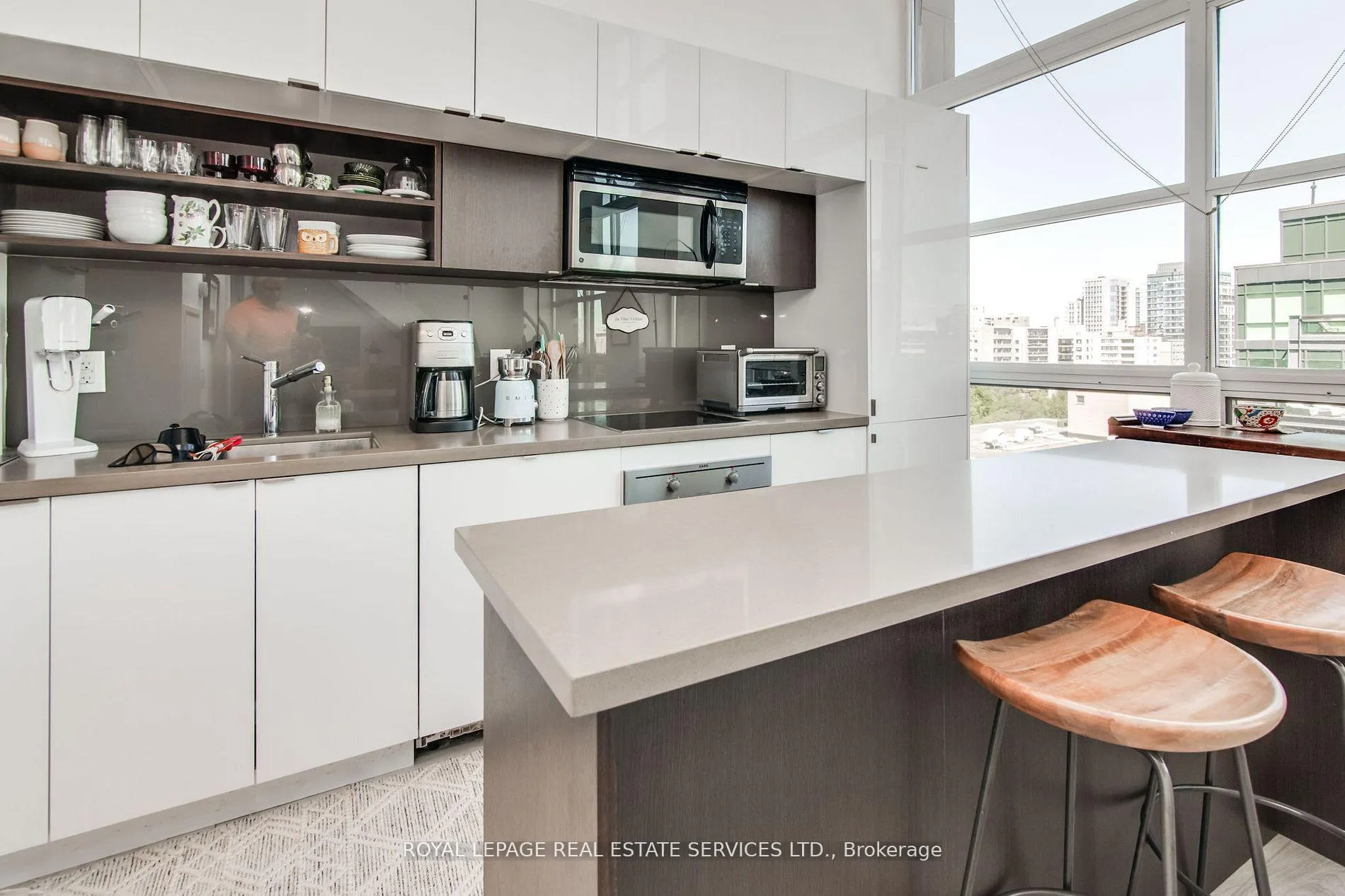 Photo 7 of Unit 906, 111 St Clair Avenue W, Toronto, Yonge-St. Clair — HOMEH
