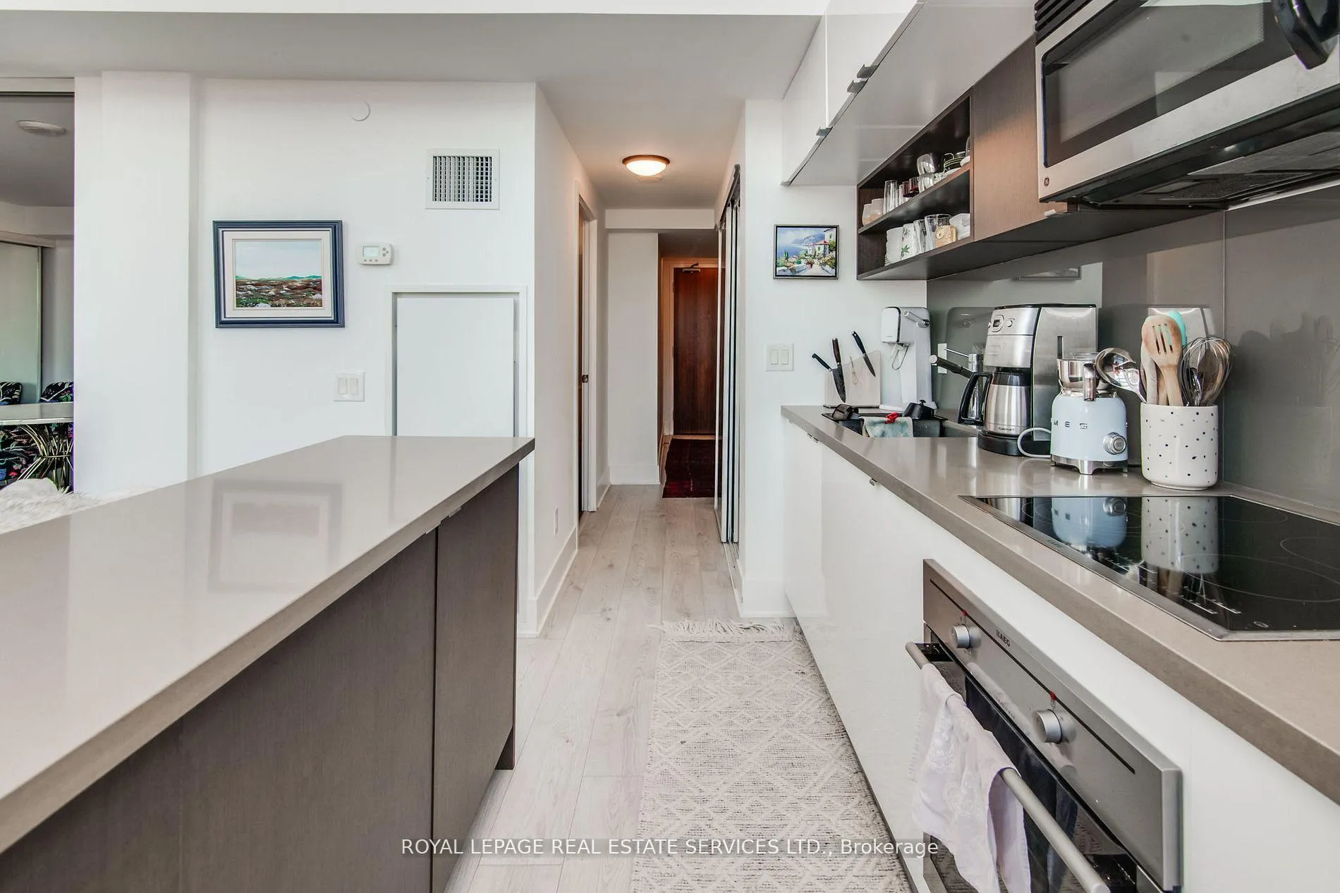 Photo 9 of Unit 906, 111 St Clair Avenue W, Toronto, Yonge-St. Clair — HOMEH