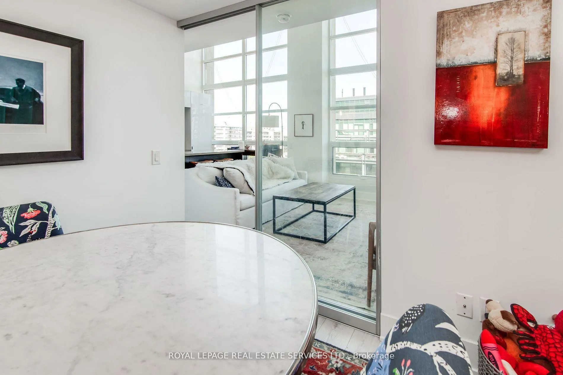 Photo 11 of Unit 906, 111 St Clair Avenue W, Toronto, Yonge-St. Clair — HOMEH