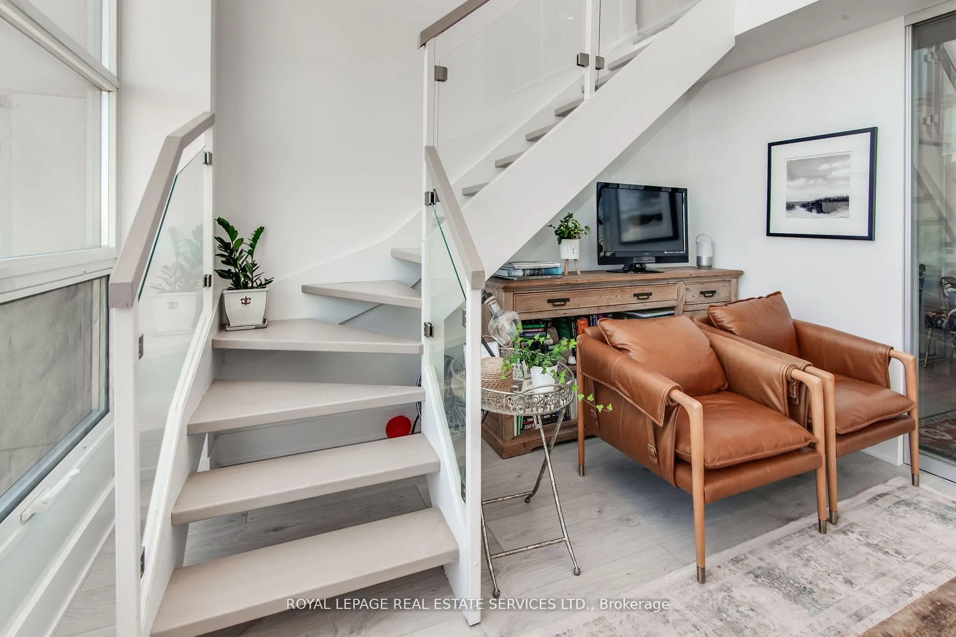 Photo 12 of Unit 906, 111 St Clair Avenue W, Toronto, Yonge-St. Clair — HOMEH