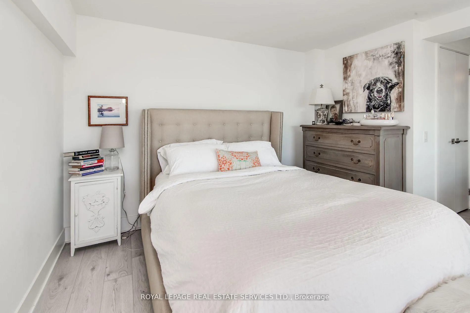 Photo 13 of Unit 906, 111 St Clair Avenue W, Toronto, Yonge-St. Clair — HOMEH