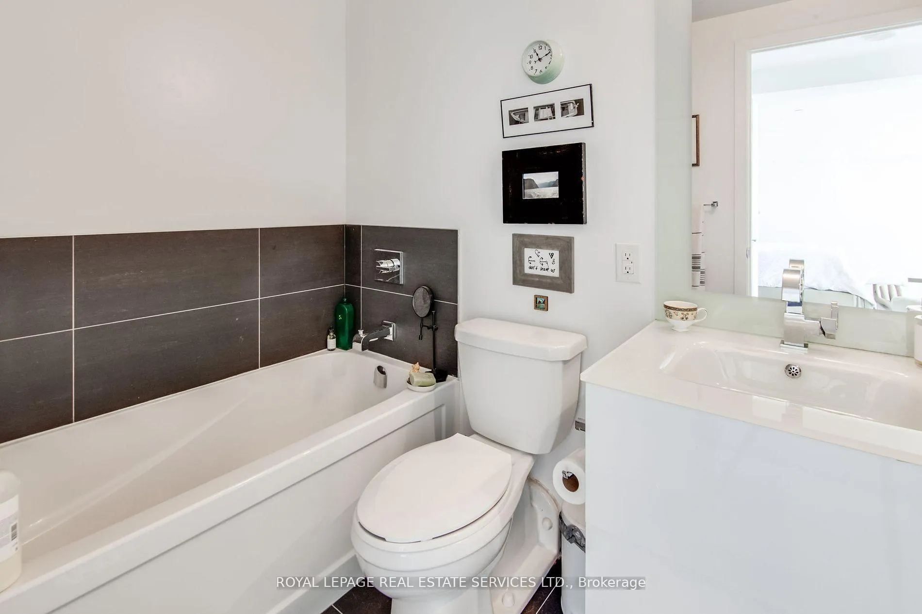 Photo 17 of Unit 906, 111 St Clair Avenue W, Toronto, Yonge-St. Clair — HOMEH