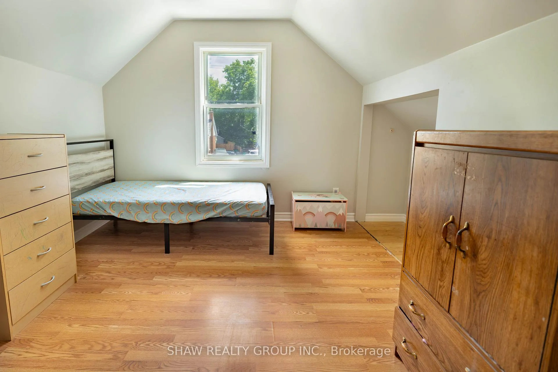 Photo 11 of 690 Guelph Street, Kitchener — HOMEH
